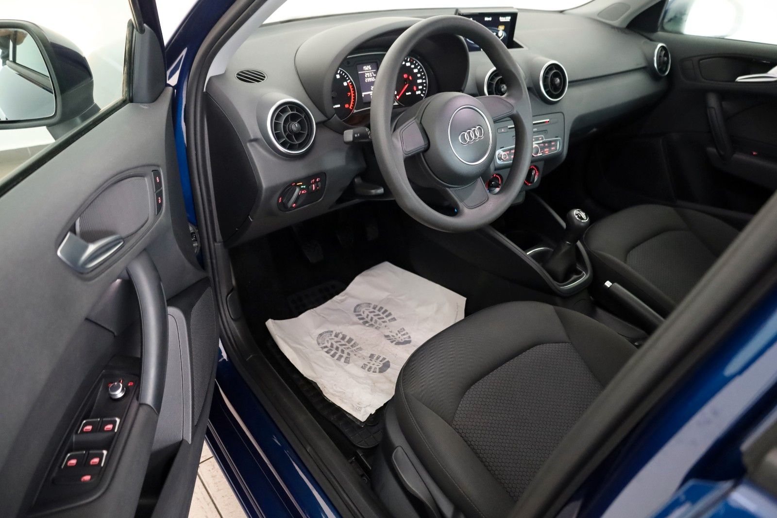 Fahrzeugabbildung Audi A1 Sportback PDC,8-fach bereift!