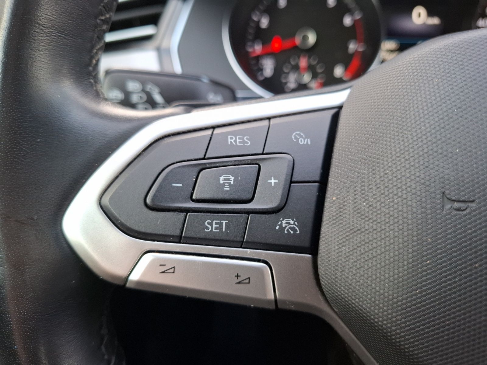 Fahrzeugabbildung Volkswagen Passat Variant TSI Business DSG Matrix Navi ACC