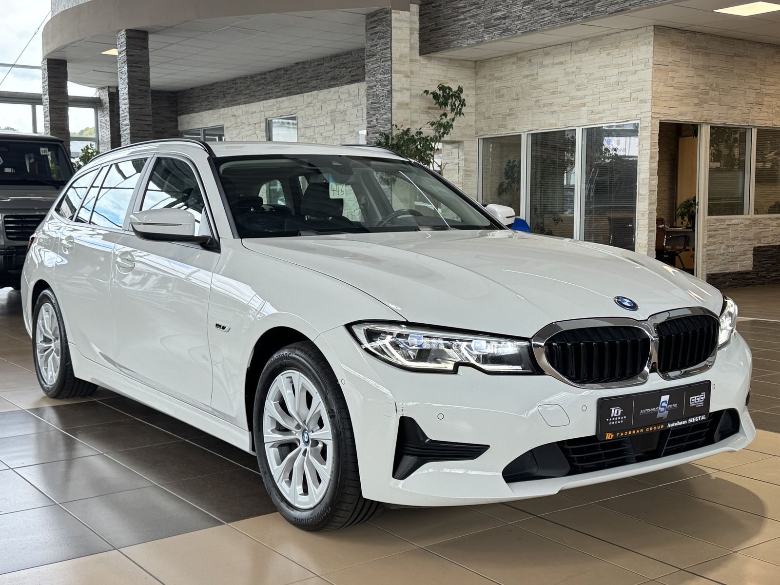 BMW 320 e xDrive Advantage 360Cam Leder Laser AHK