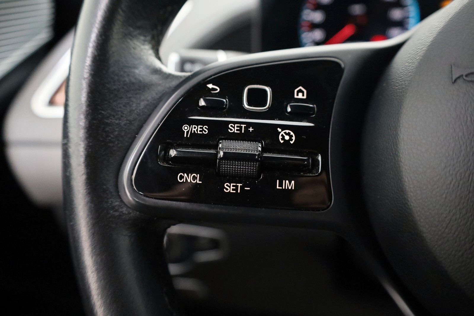Fahrzeugabbildung Mercedes-Benz EQC 400 4Matic,Leder,Navi,LED,SH,Kamera,AHK