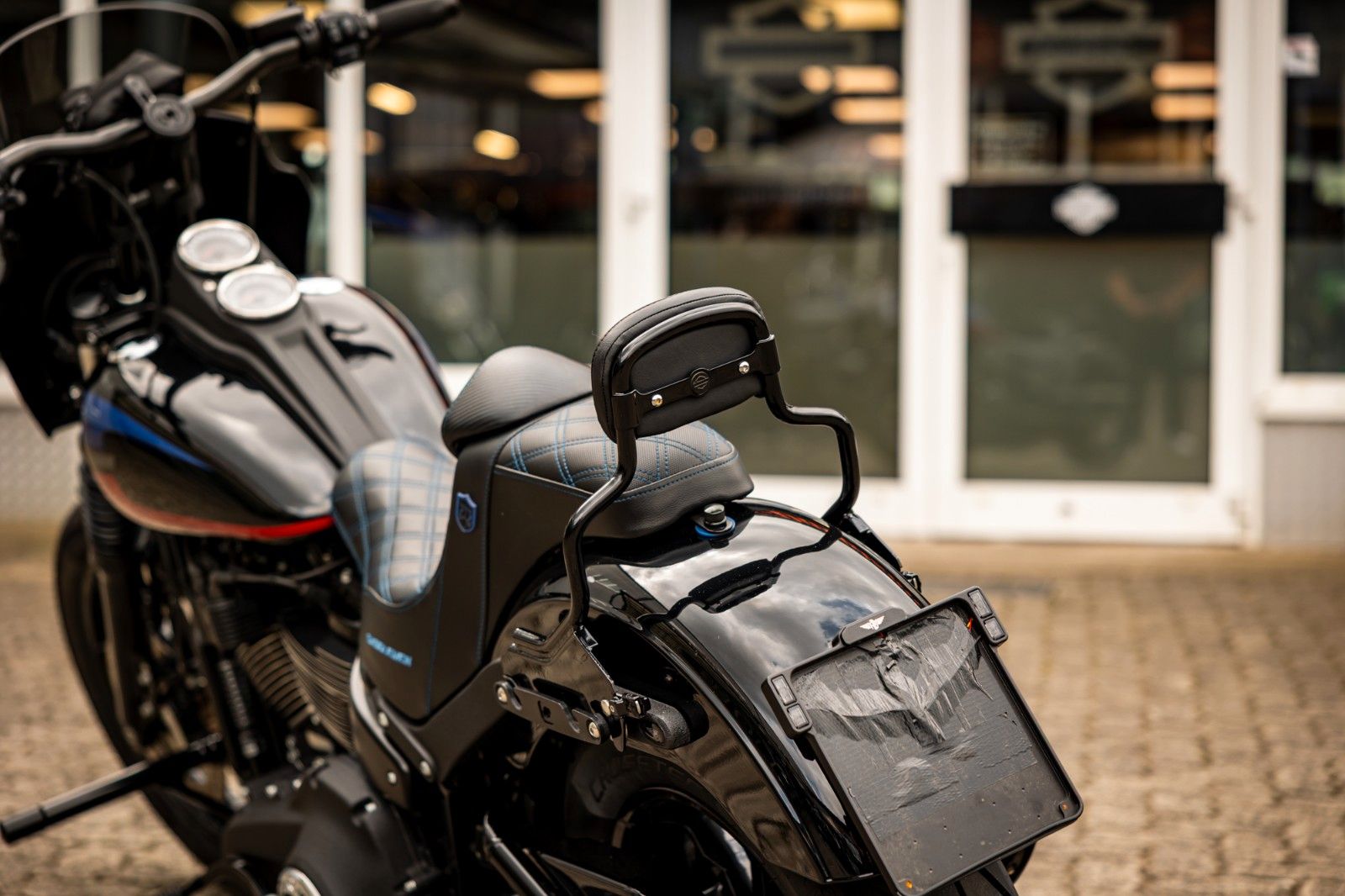Fahrzeugabbildung Harley-Davidson FXLR LOW RIDER - JEKILL & HYDE -