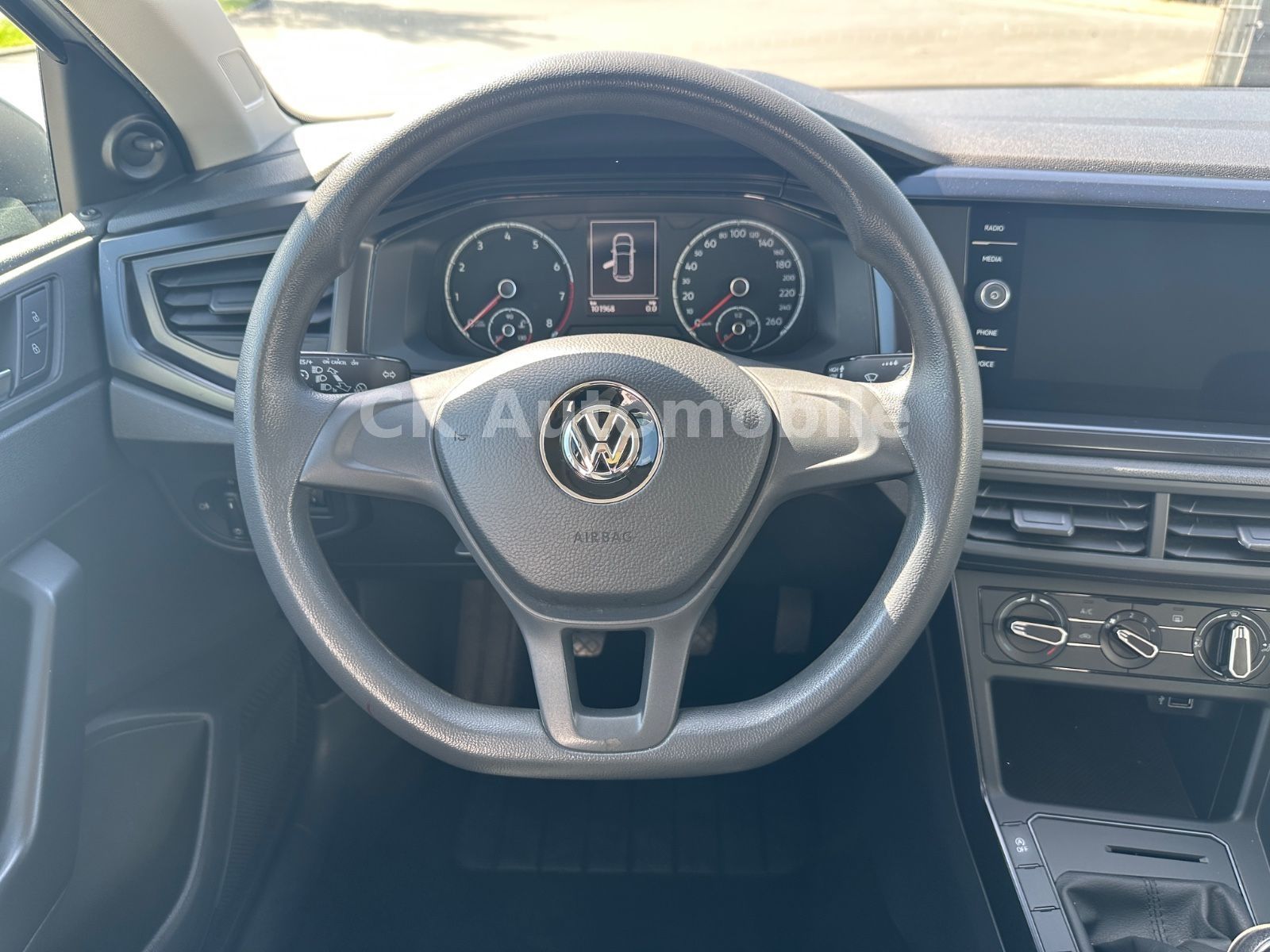 Fahrzeugabbildung Volkswagen Polo VI Trendline 1.0 BMT/Klima/Navi/PDC