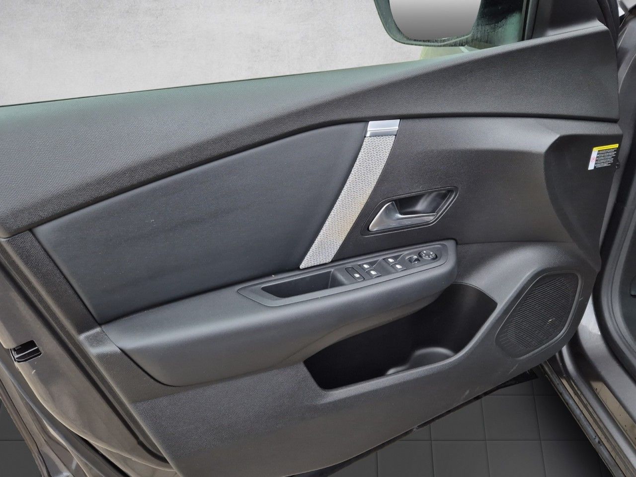 Fahrzeugabbildung Citroën C4 Lim. ë- Shine - viele Extras