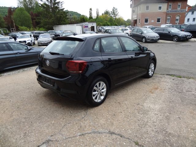 Fahrzeugabbildung Volkswagen Polo VI Highline/DSG//4.400km/1.Hd/PDC/Navi/Sitz
