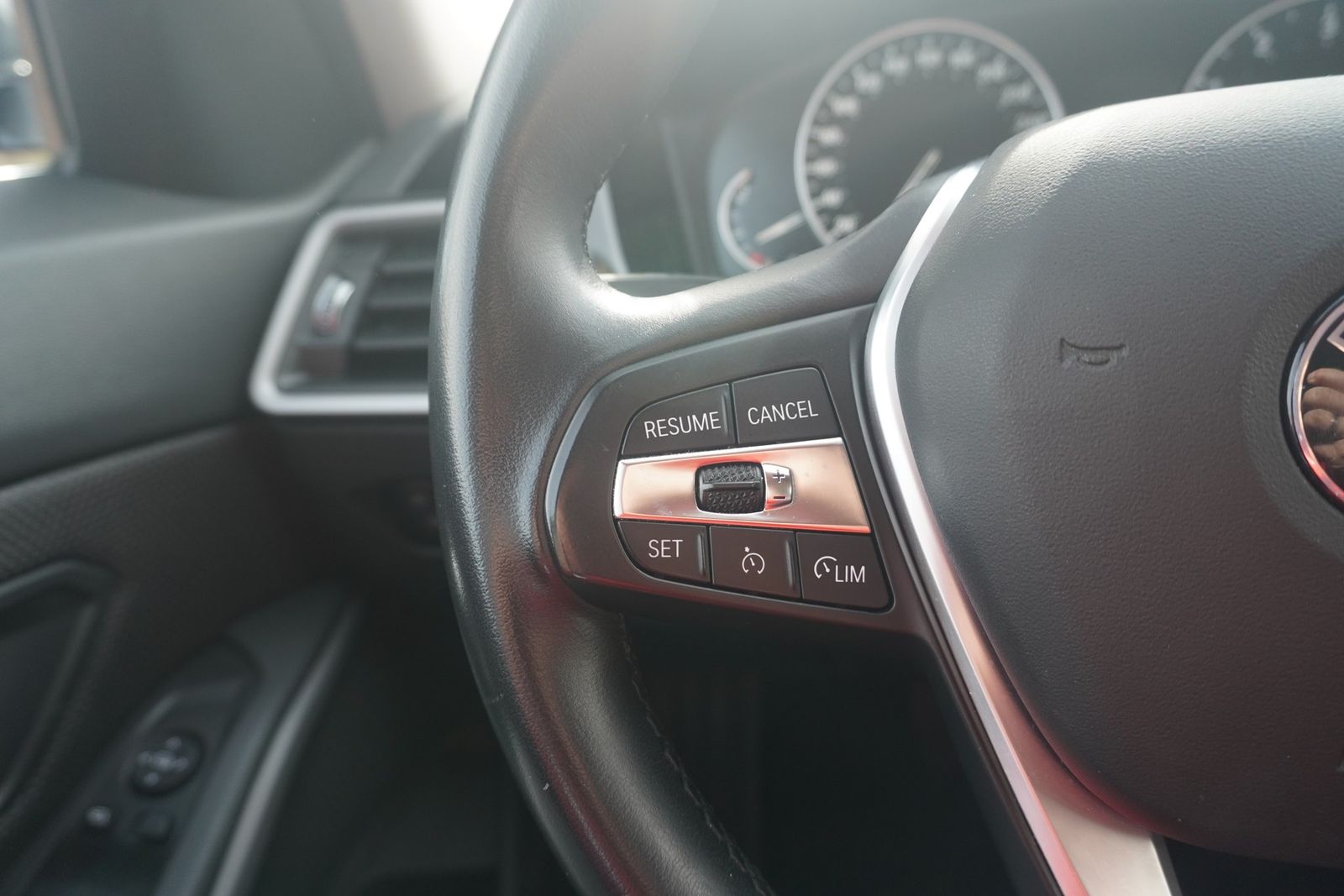 BMW 320i Advantage LED Navi Digitales Cockpit PDC foto 19