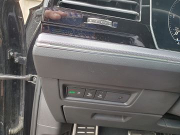 Volkswagen Touareg - 11