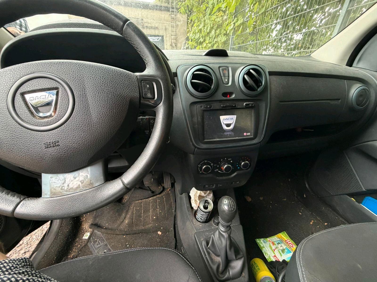 Dacia Lodgy 2015 — interior