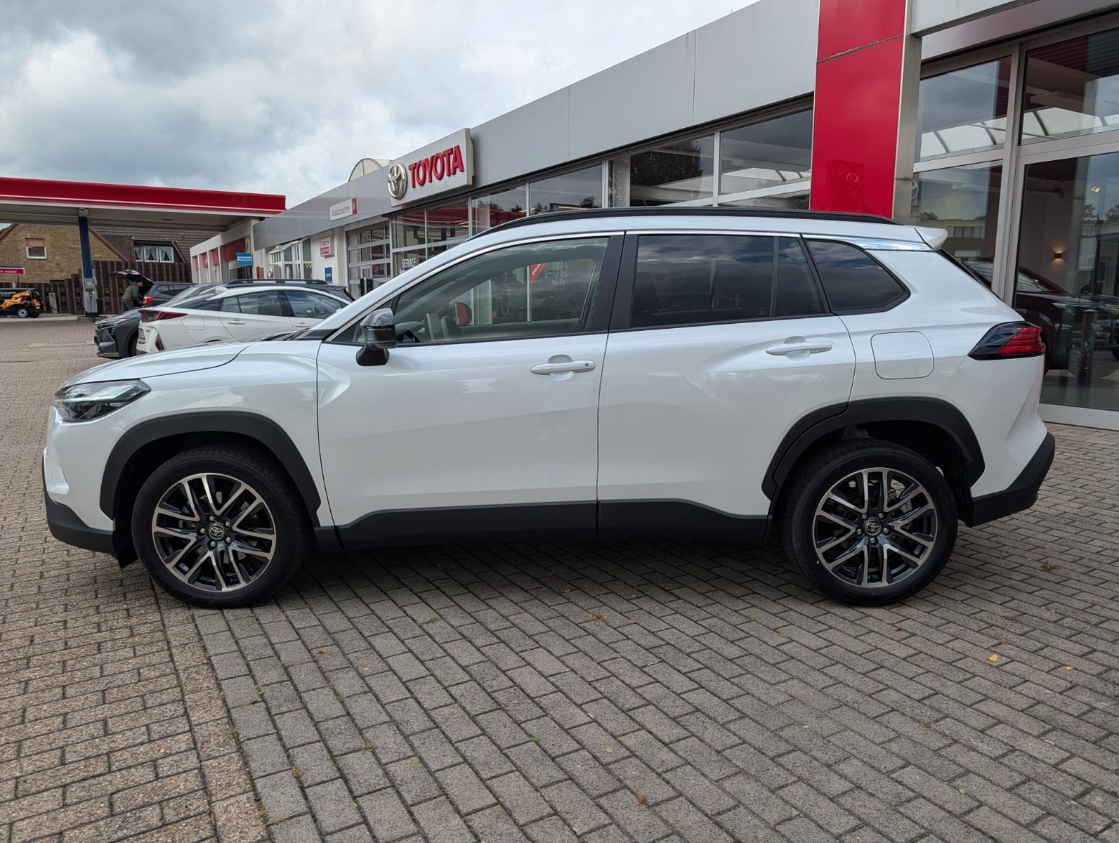 Toyota Corolla Cross 1.8-l-VVT-i Hybrid Style Facelift foto 2