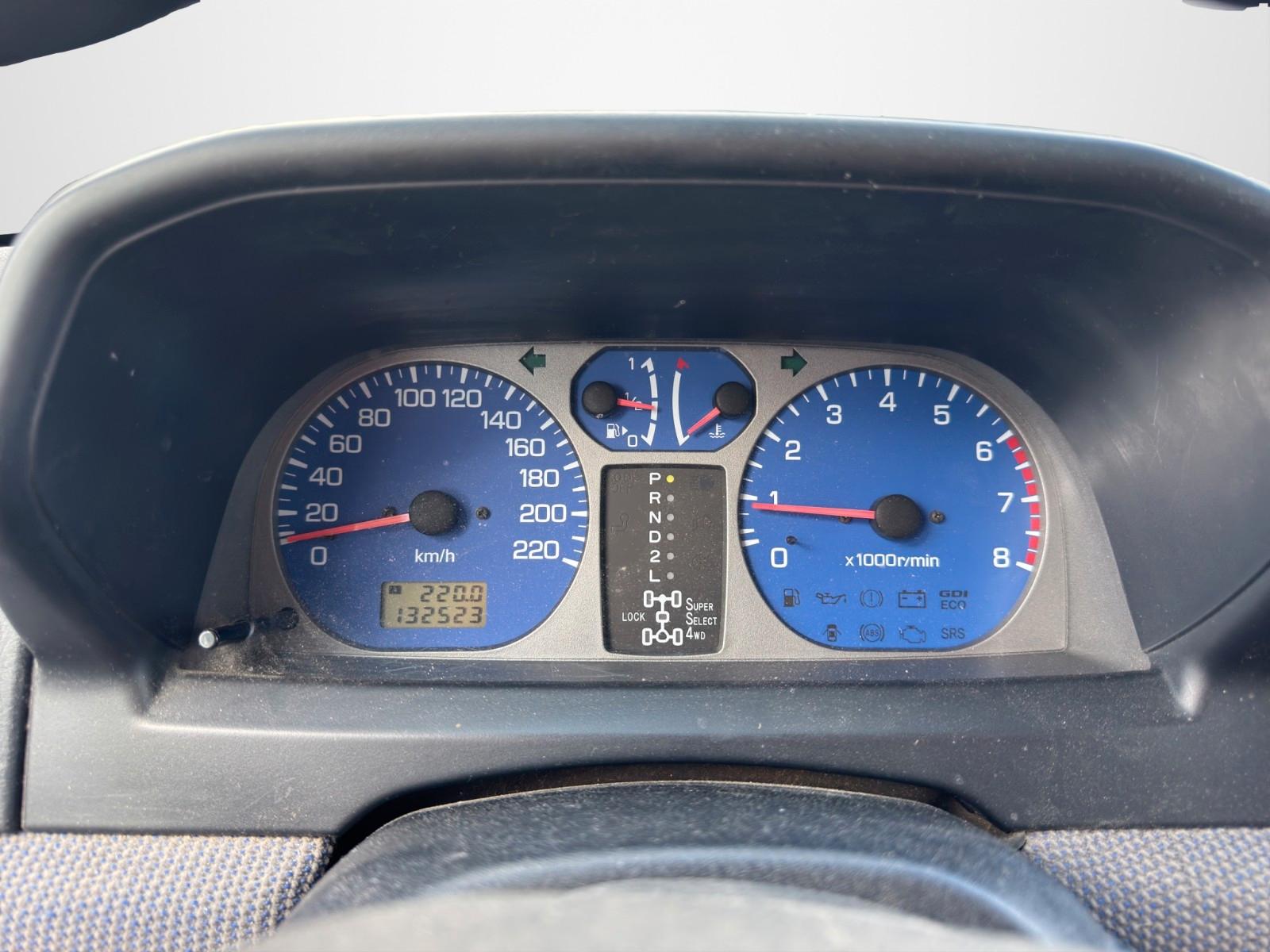 Mitsubishi Pajero 2.0 GDI | 129 ch | BVA | Attelage | Galerie de toit | Climatisation