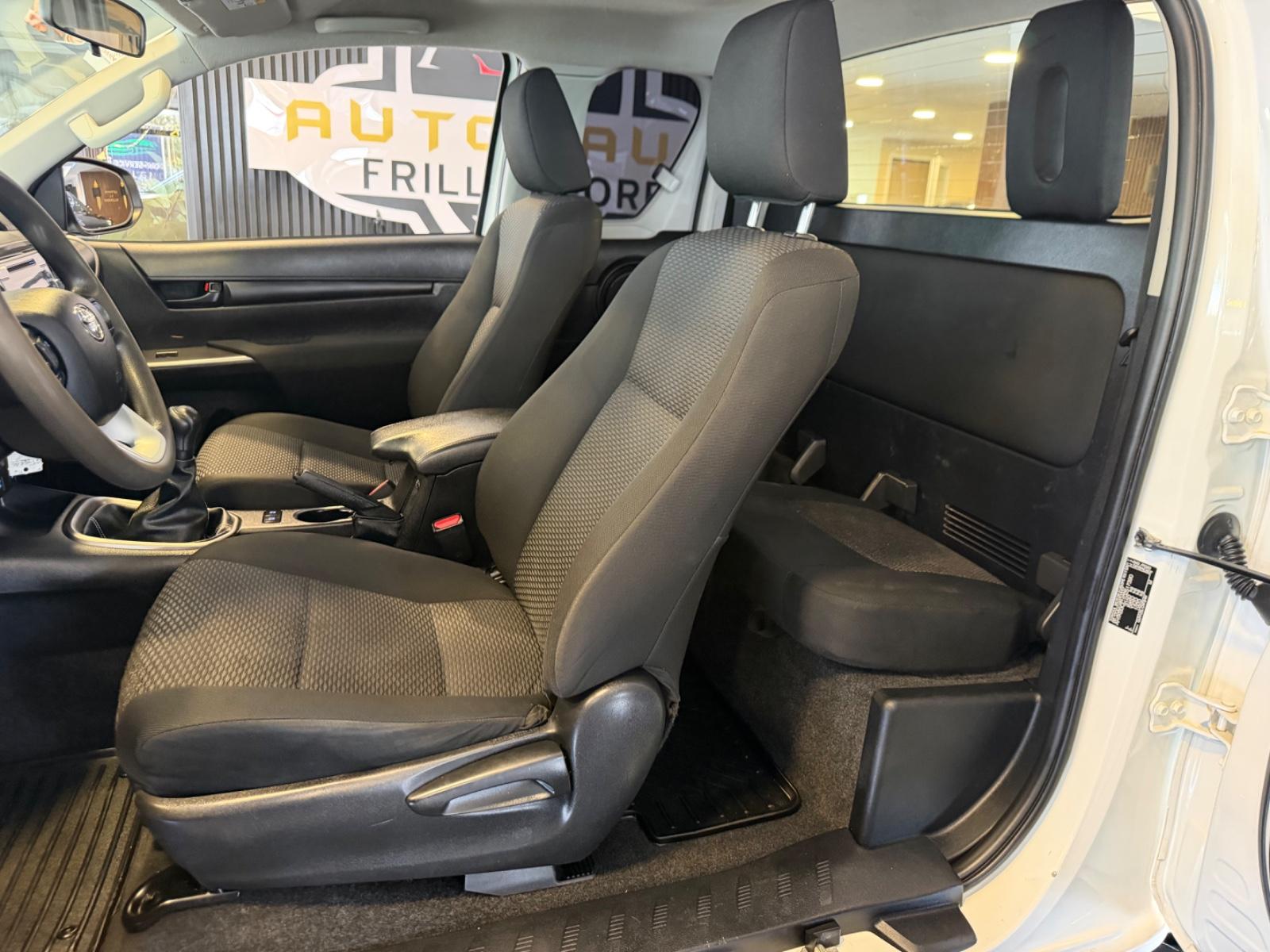 TOYOTA HILUX EXTRA CAB DUTY 4X4 - 150CH - HISTORIQUE ENTRETIEN COMPLET - 2EME MAIN