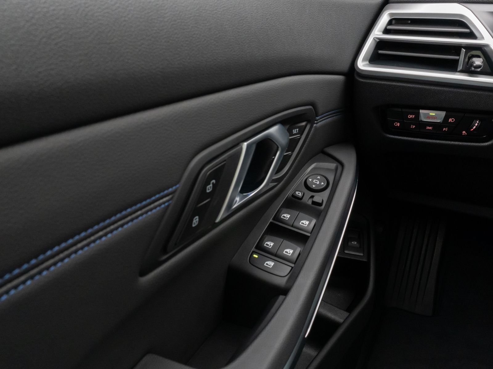Fahrzeugabbildung BMW 330e M Sport Pro Panorama 360°HUD DAB HiFi AHK