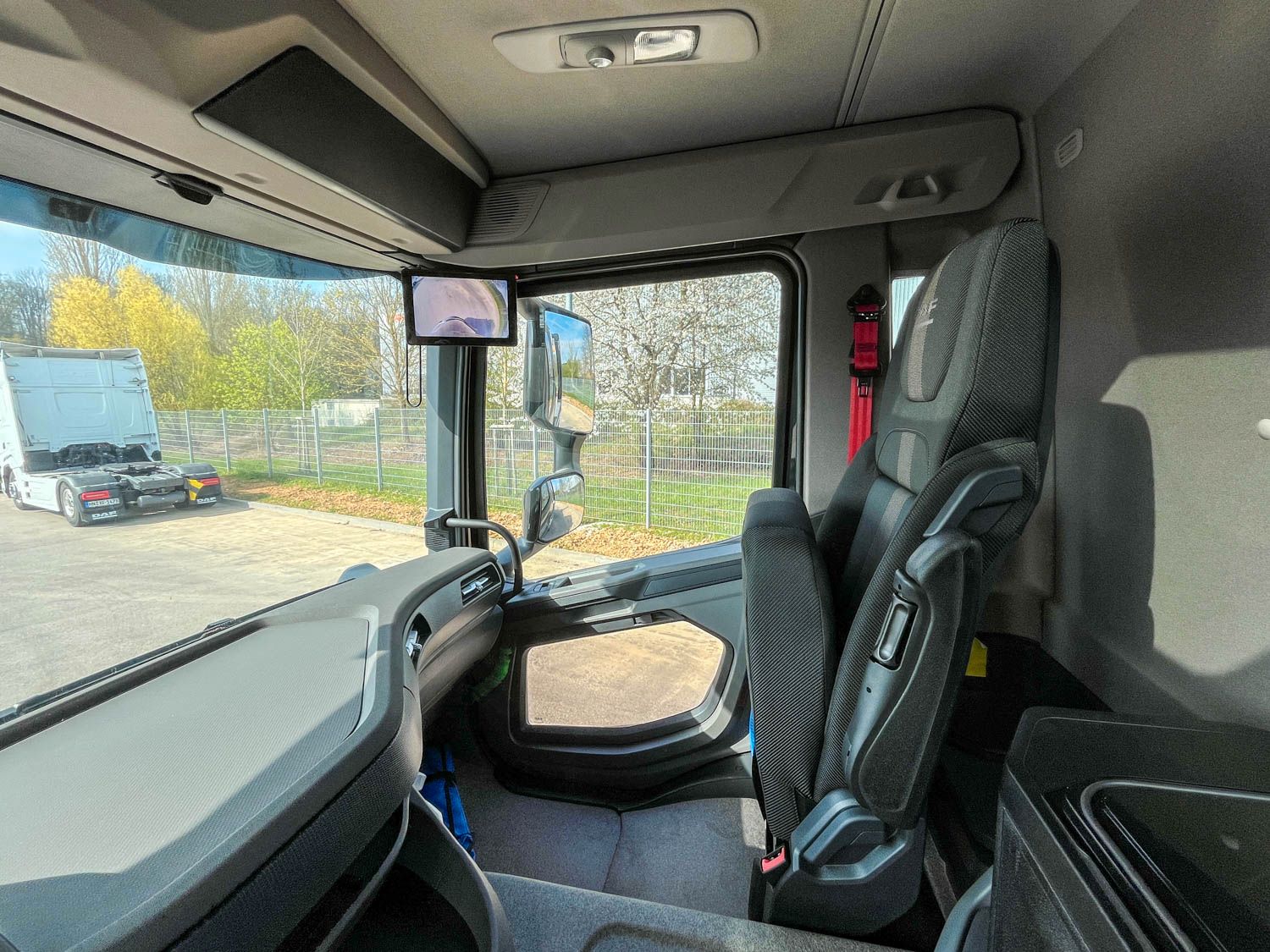 Fahrzeugabbildung DAF XD 410 FA Absetzkipper