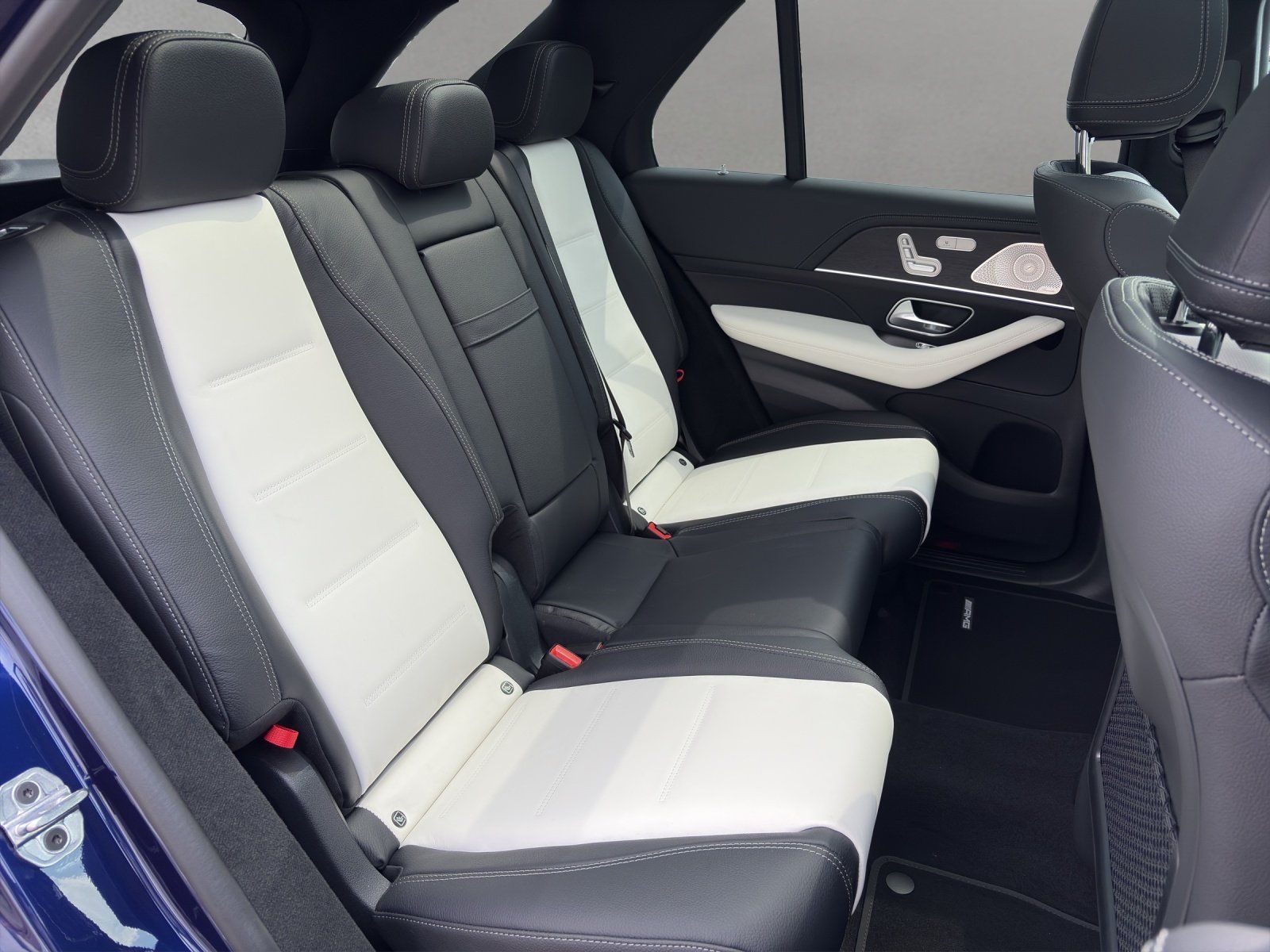 Fahrzeugabbildung Mercedes-Benz GLE 450 d 4M AMG Sitzklima Pano Keyless AHK Dist
