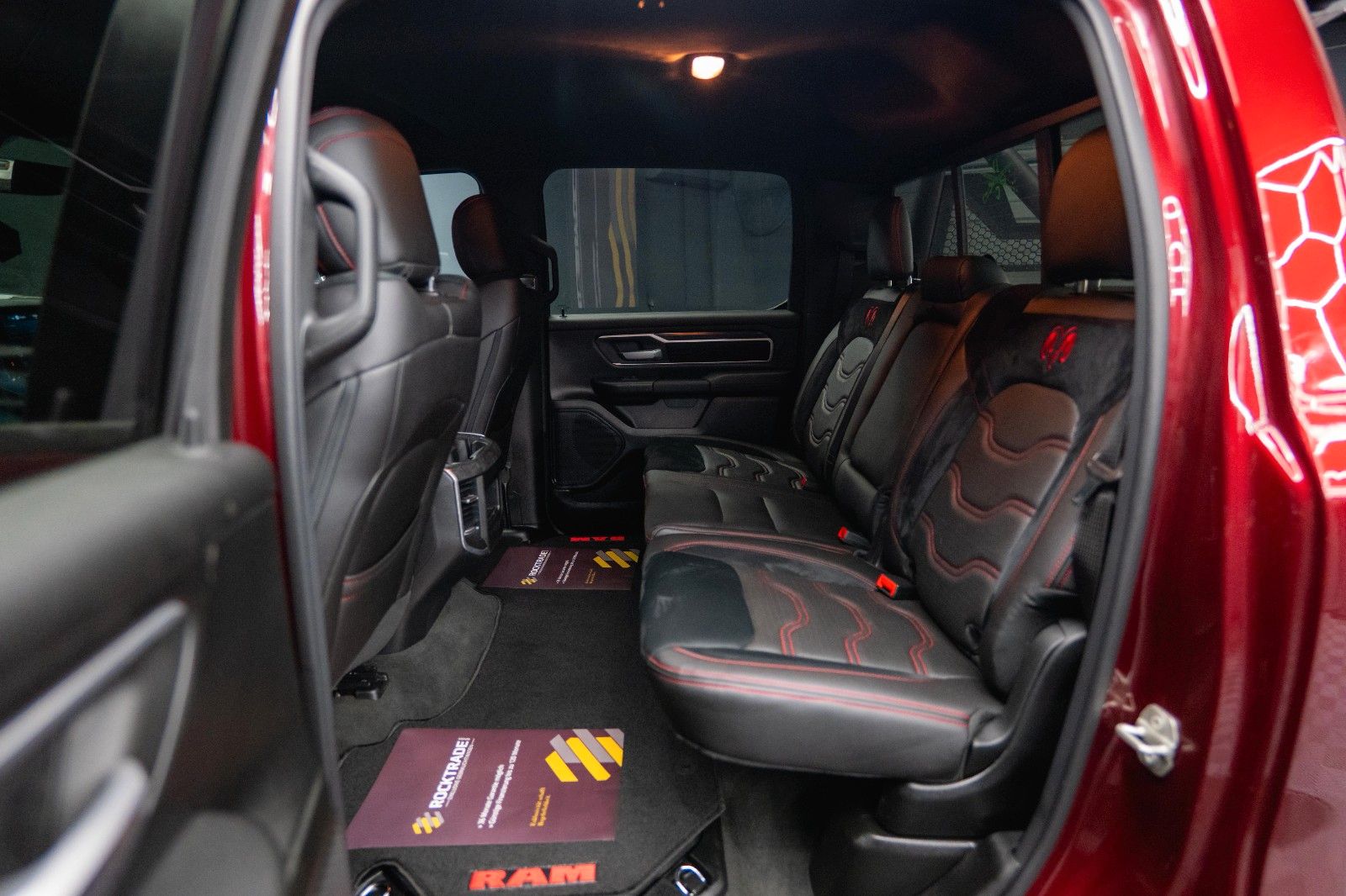 Fahrzeugabbildung Dodge RAM 5.7 V8 HEMI 4x4 OFFROAD NIGHT-Edition LED