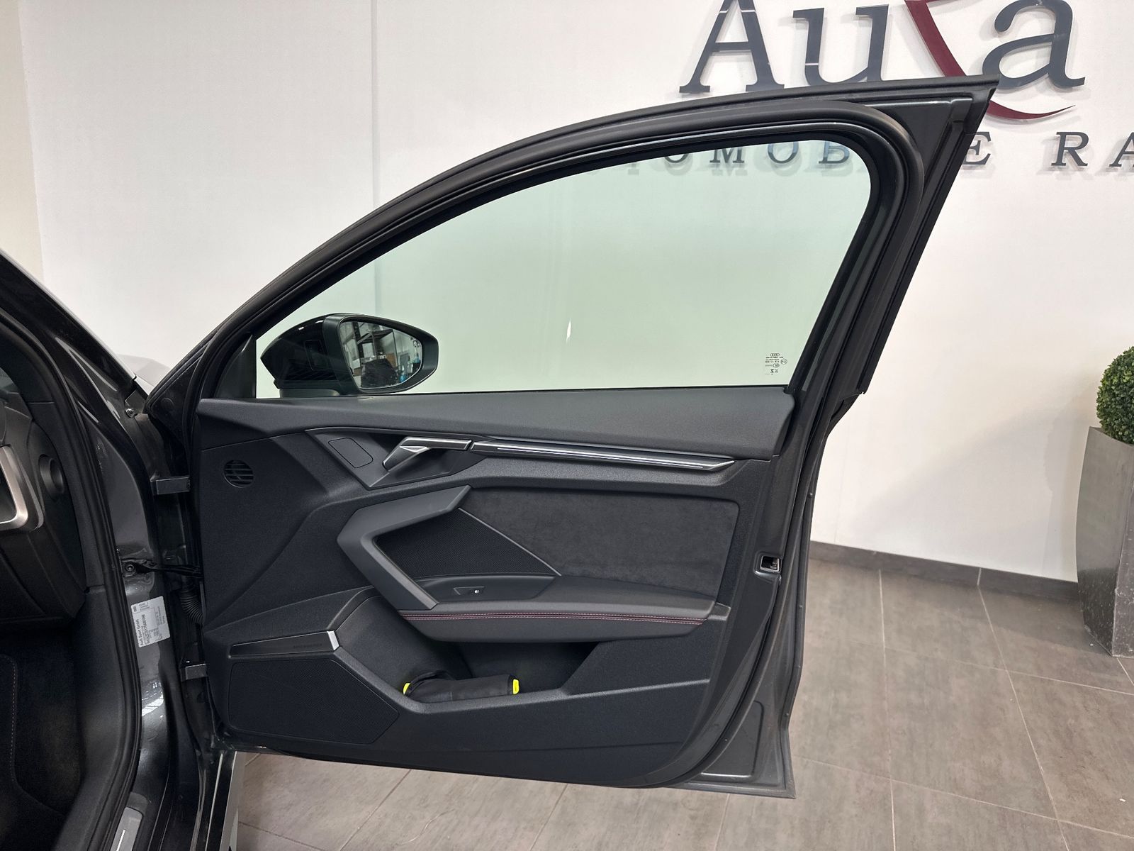 Fahrzeugabbildung Audi RS3 SpB 2.5 TFSI Qu NAV+LED+ACC+HEADUP+KAM+B&O