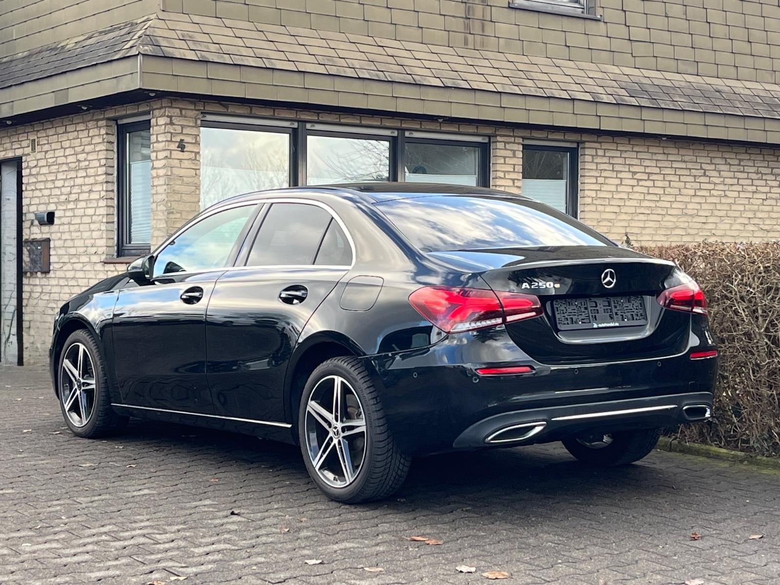 Mercedes-Benz A 250e Limousine Progessive LED Ambiente 18*Alu