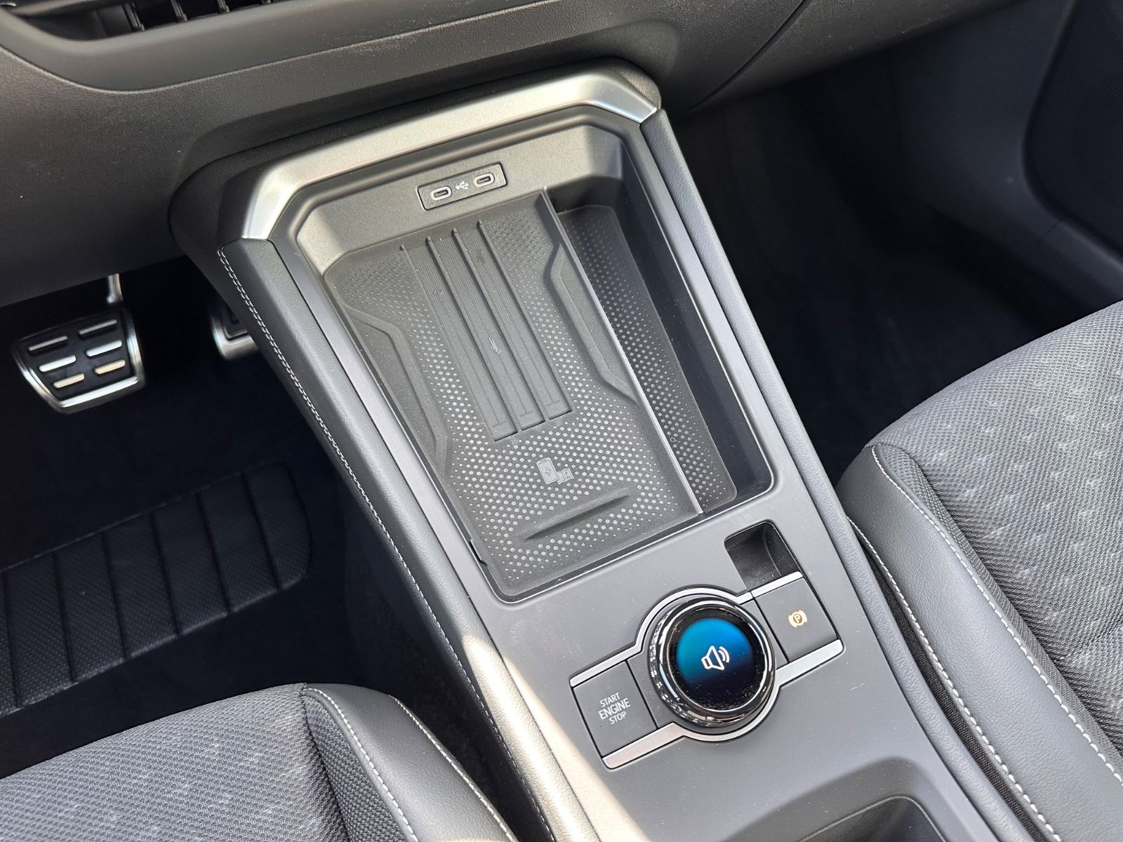 Fahrzeugabbildung Volkswagen T-Roc R Line 1.5 eTSI DSG APP/ACC/AHK/LED/eHeck