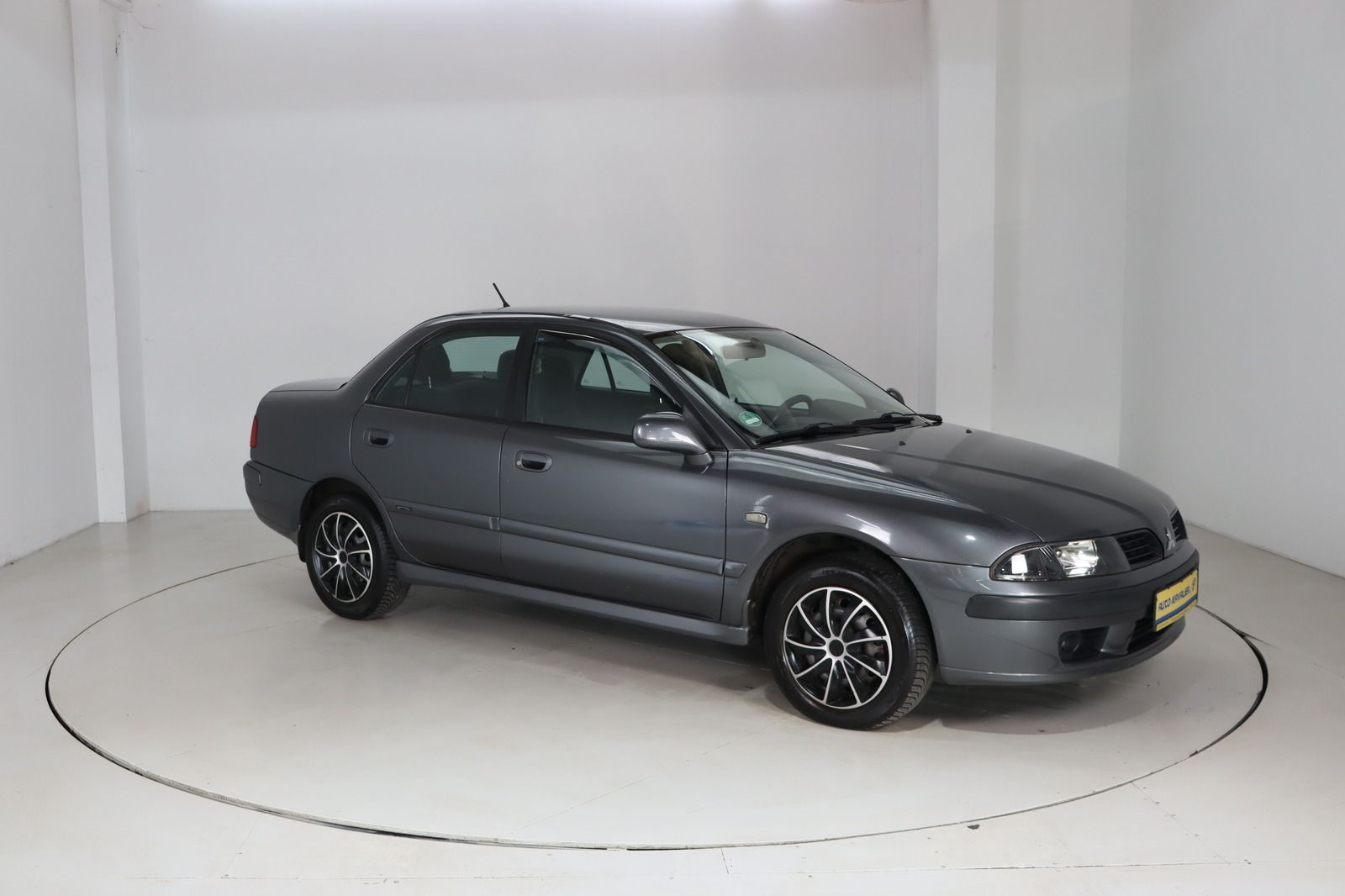 Fahrzeugabbildung Mitsubishi Carisma 1.6 Avance Automatik * HU/AU 03.28