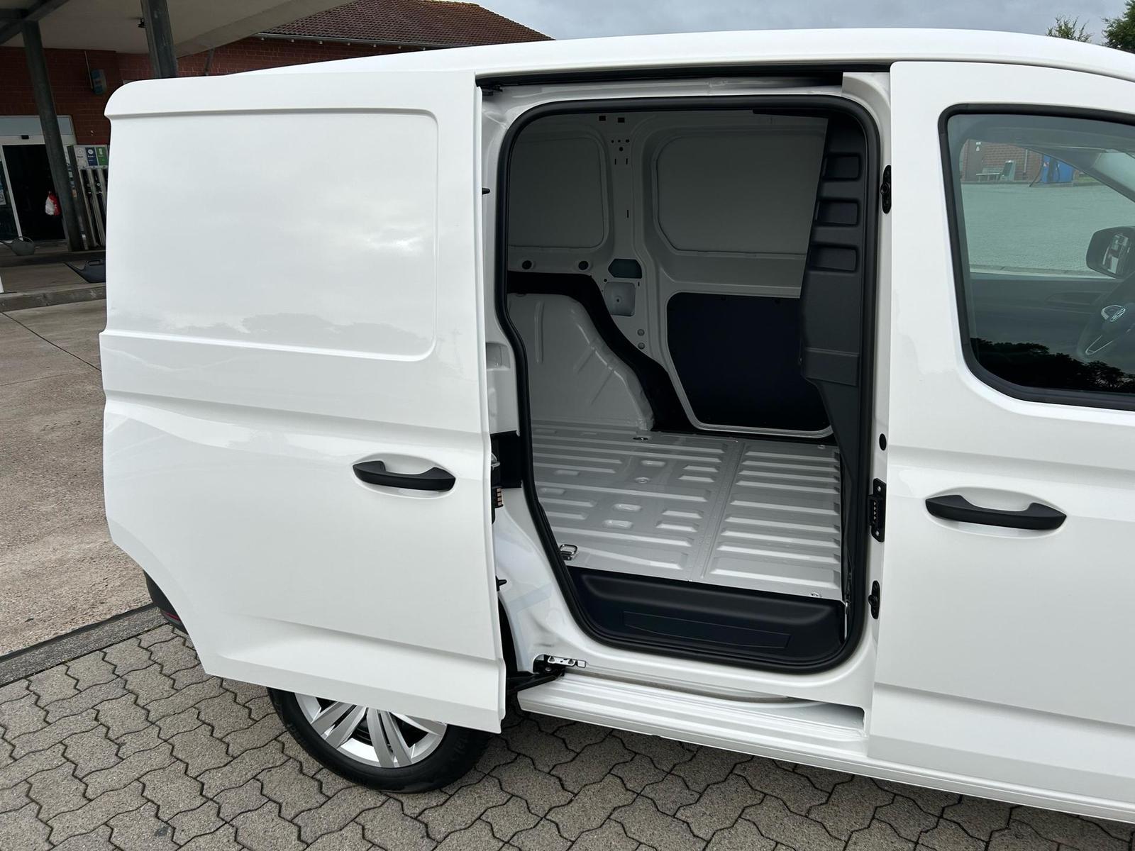 Volkswagen Caddy Cargo 1.5 TSI / AHK App-Connect