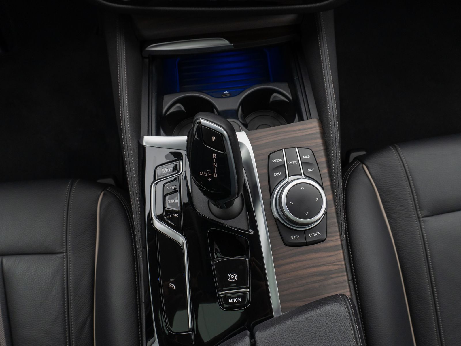 Fahrzeugabbildung BMW 530d Luxury Line Panorama Kamera DAB HiFi Alarm