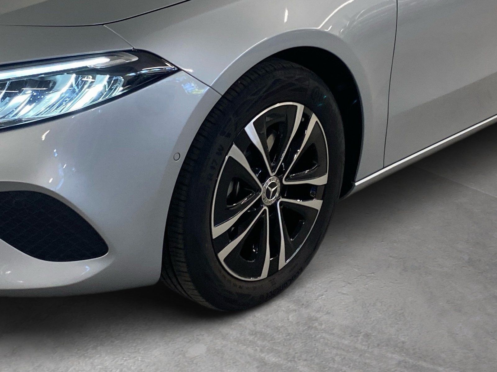 Fahrzeugabbildung Mercedes-Benz A 180 Progressive *LED*Kamera*CarPlay*SHZ*MBUX*