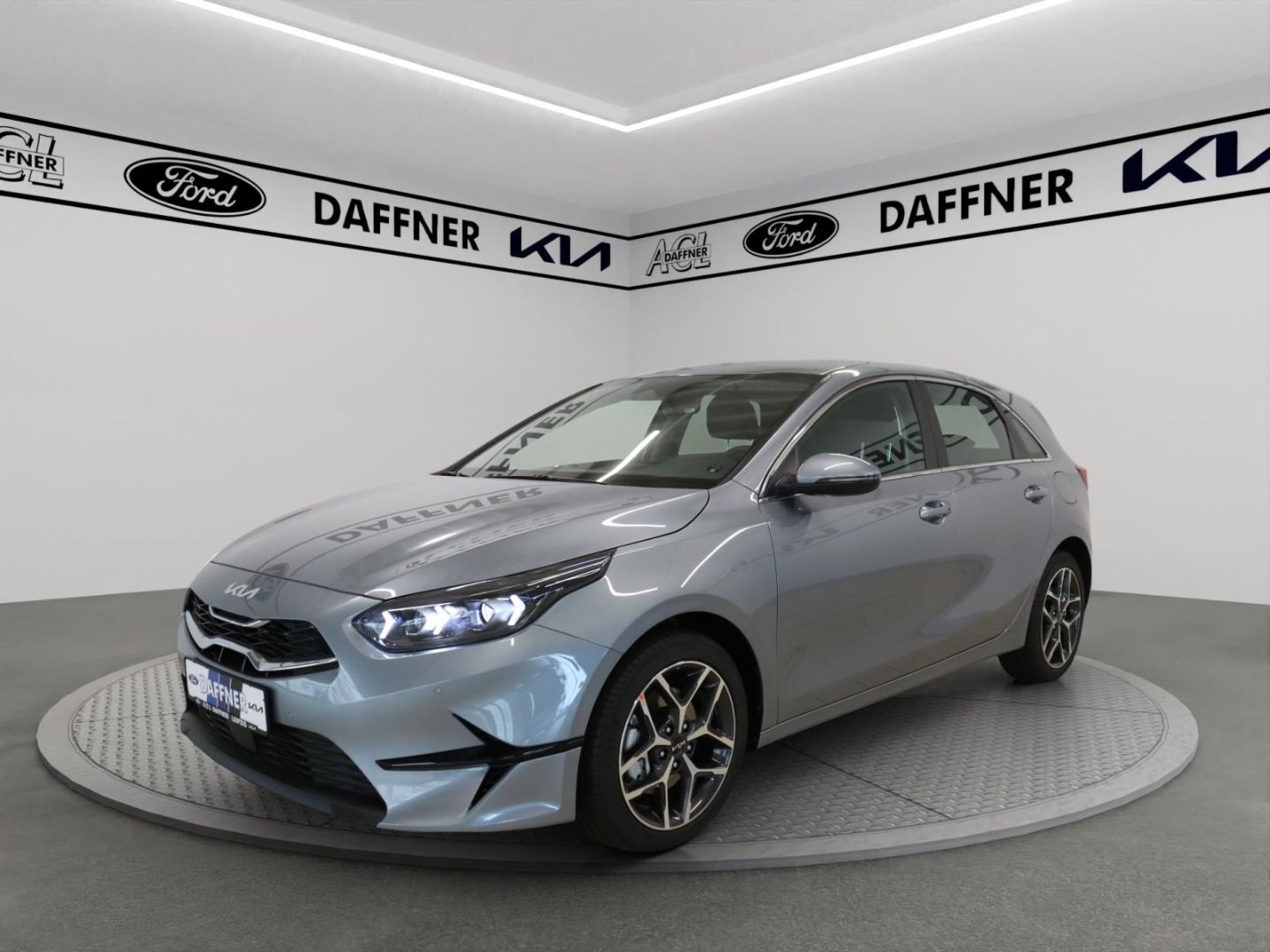 Fahrzeugabbildung Kia Ceed Spirit 1,5 Automatik Kamera Navi SHZ Tempom