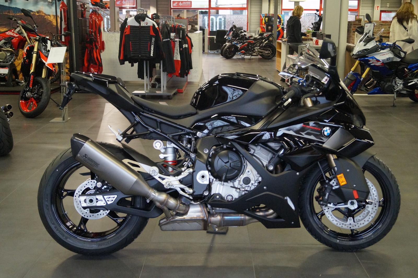 BMW S1000RR +3 Pakete +3 Extras **AKRA TITAN ESD**