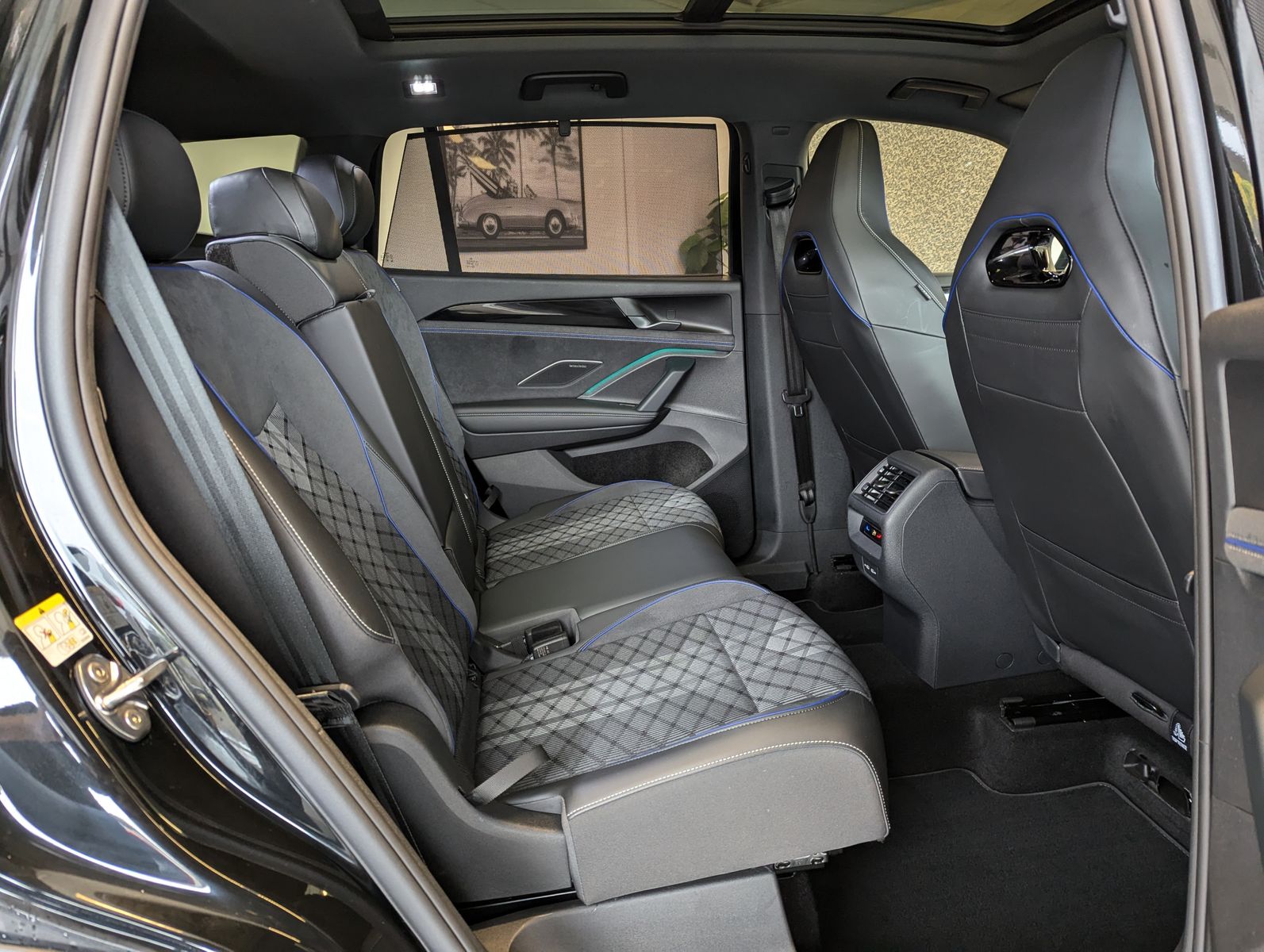 VW Tayron 2.0TDI 4M R-Line Launch Pano Black AHK 20 - Image 17