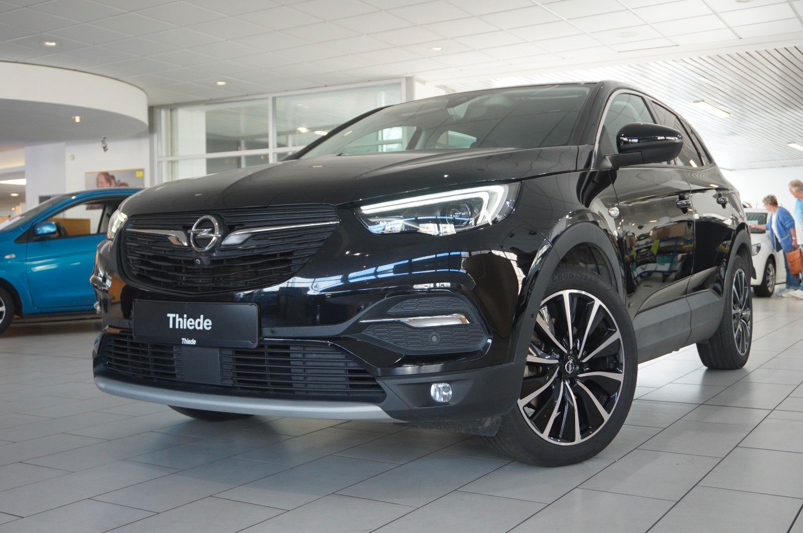 Fahrzeugabbildung Opel Grandland (X) 1.6 HYBRID ELEG. NAVI/360°/LED/DAB