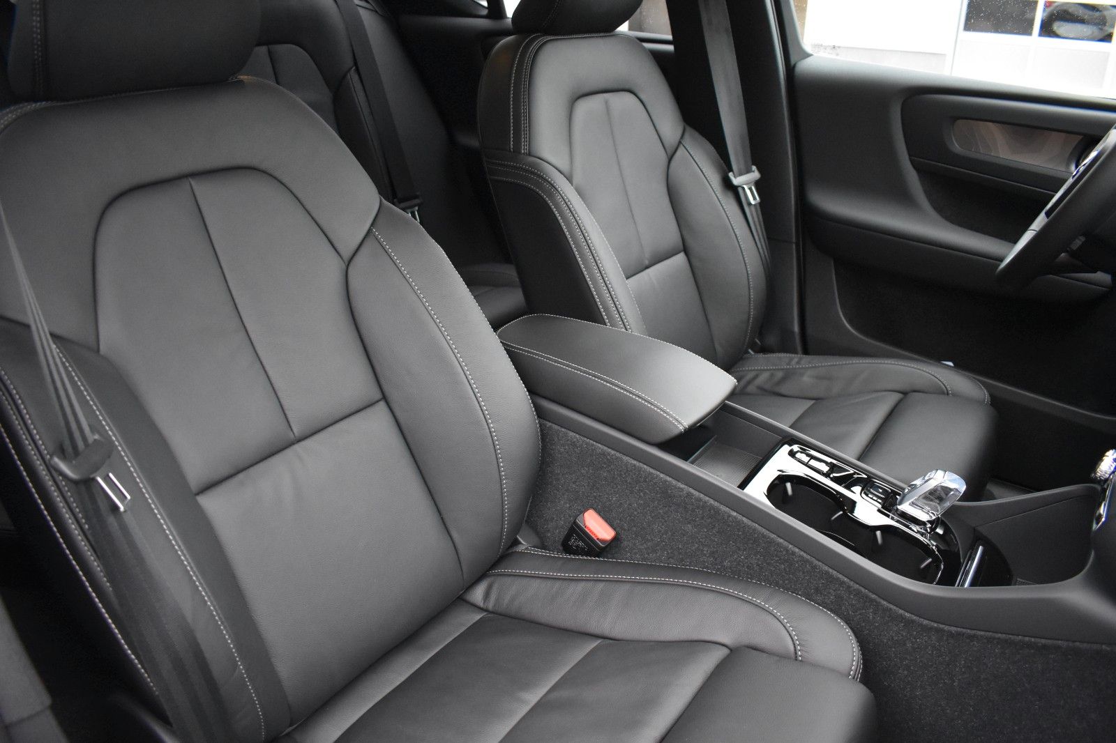 Fahrzeugabbildung Volvo XC40 T5 Recharge 2WD Plus Dark*RFK*H&K*ACC