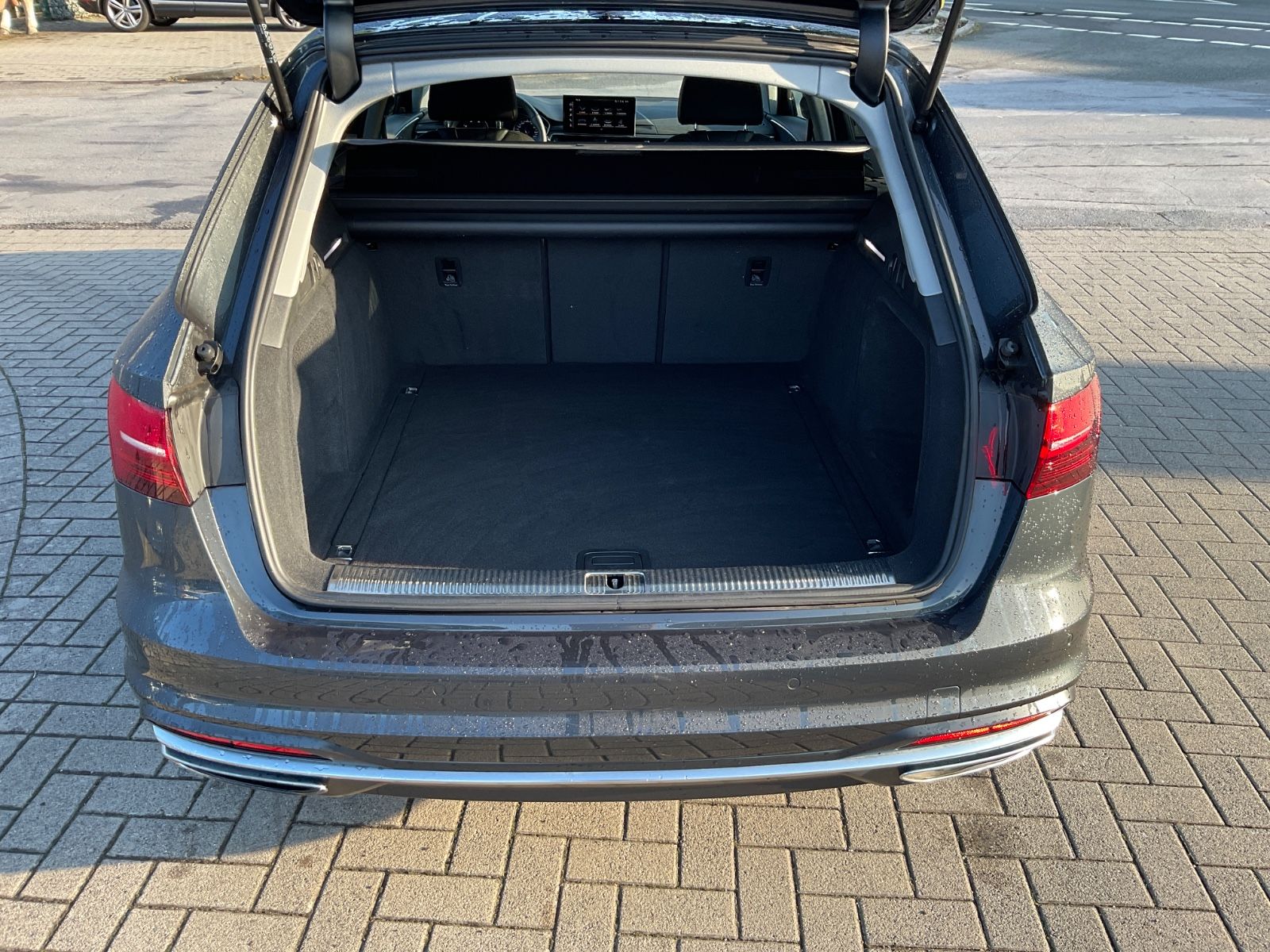 Fahrzeugabbildung Audi A4 Avant 40 TDI S tronic,Navi,LED,Induktives Lad