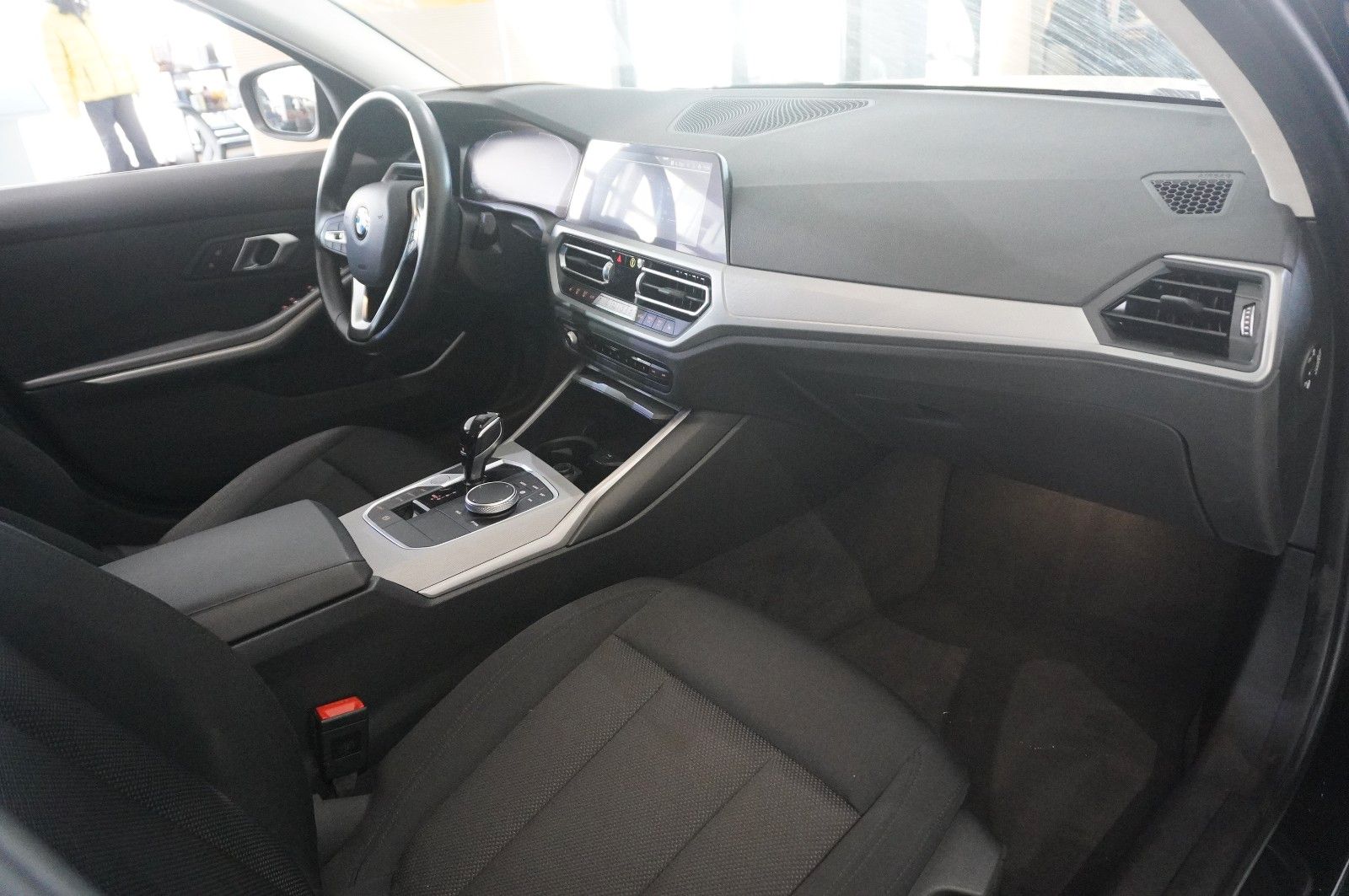 Fahrzeugabbildung BMW 318D TOURING ADVANTAGE NAVI/LED/VIRTUAL/SHZ/DAB+