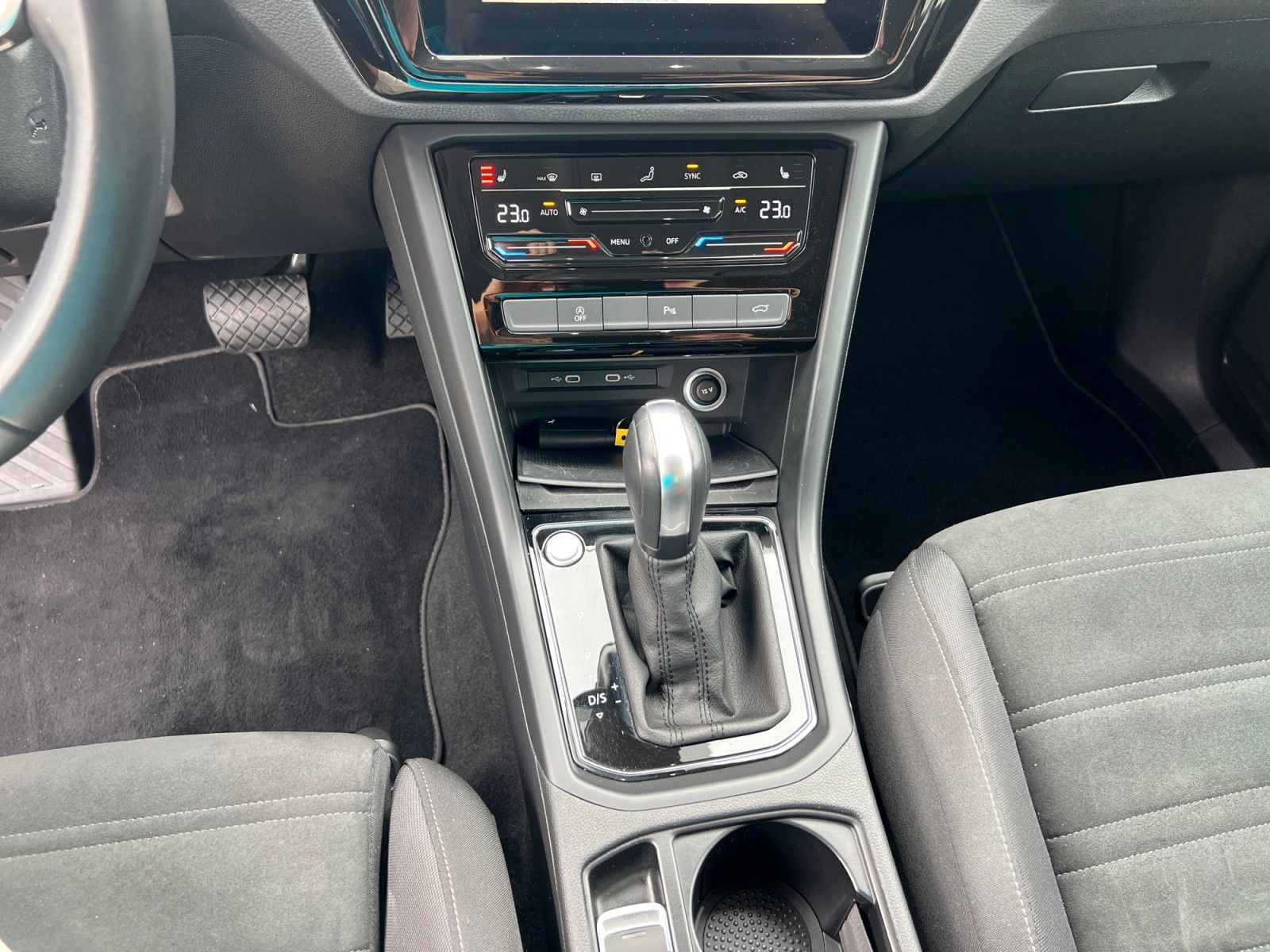 Volkswagen Touran 2.0TDI Highline DSG LED ACC NAV eHeck SHZ foto 13
