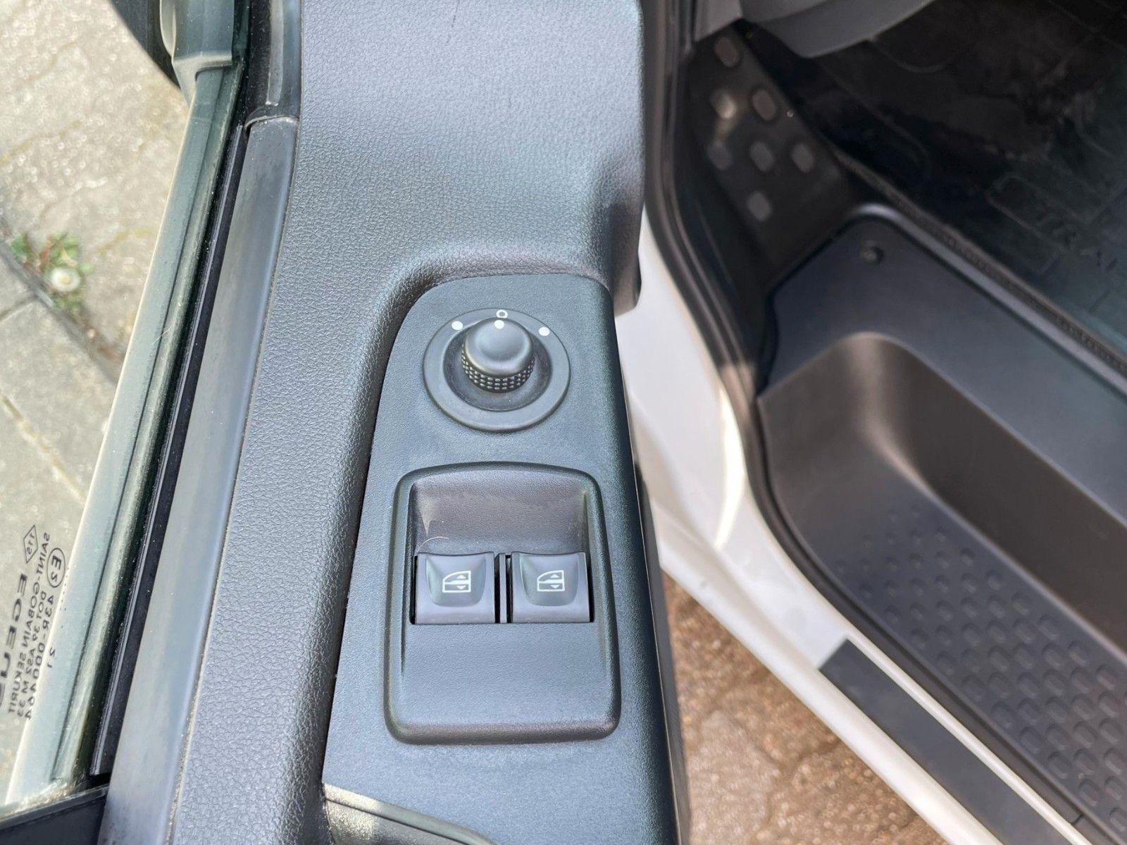 Fahrzeugabbildung Renault TRAFIC KASTEN  L2H1 3,0t KAMERA KLIMA  1.Hd EU6d