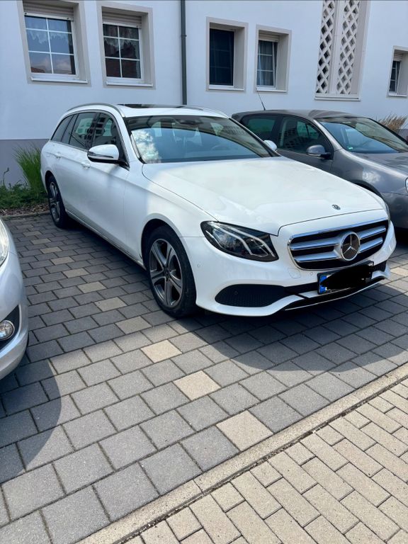 Image of Mercedes-Benz E 220
