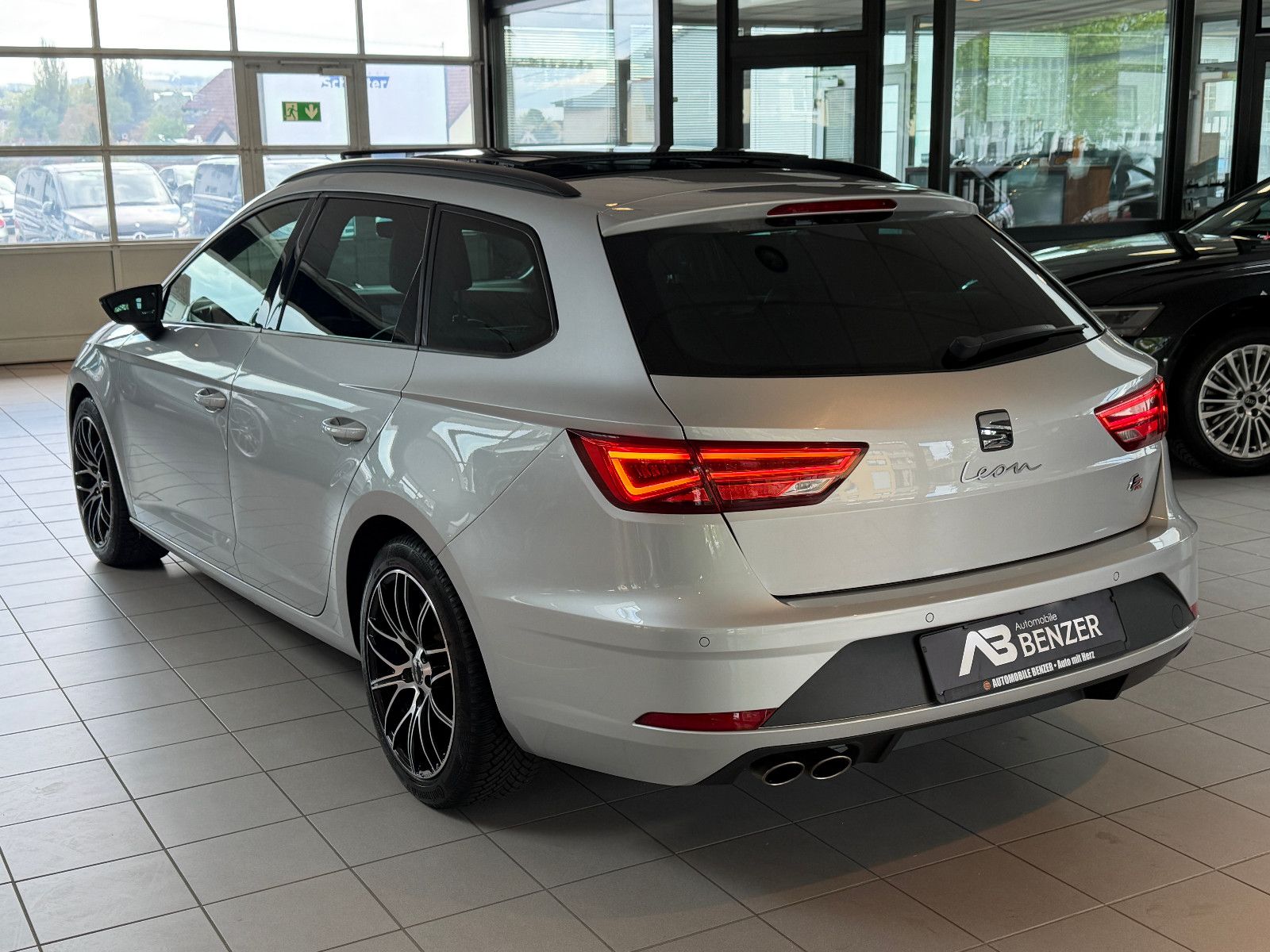 Fahrzeugabbildung SEAT Leon ST FR//ACC/LED/PANORAMA/APPLE-CAR/KAMERA