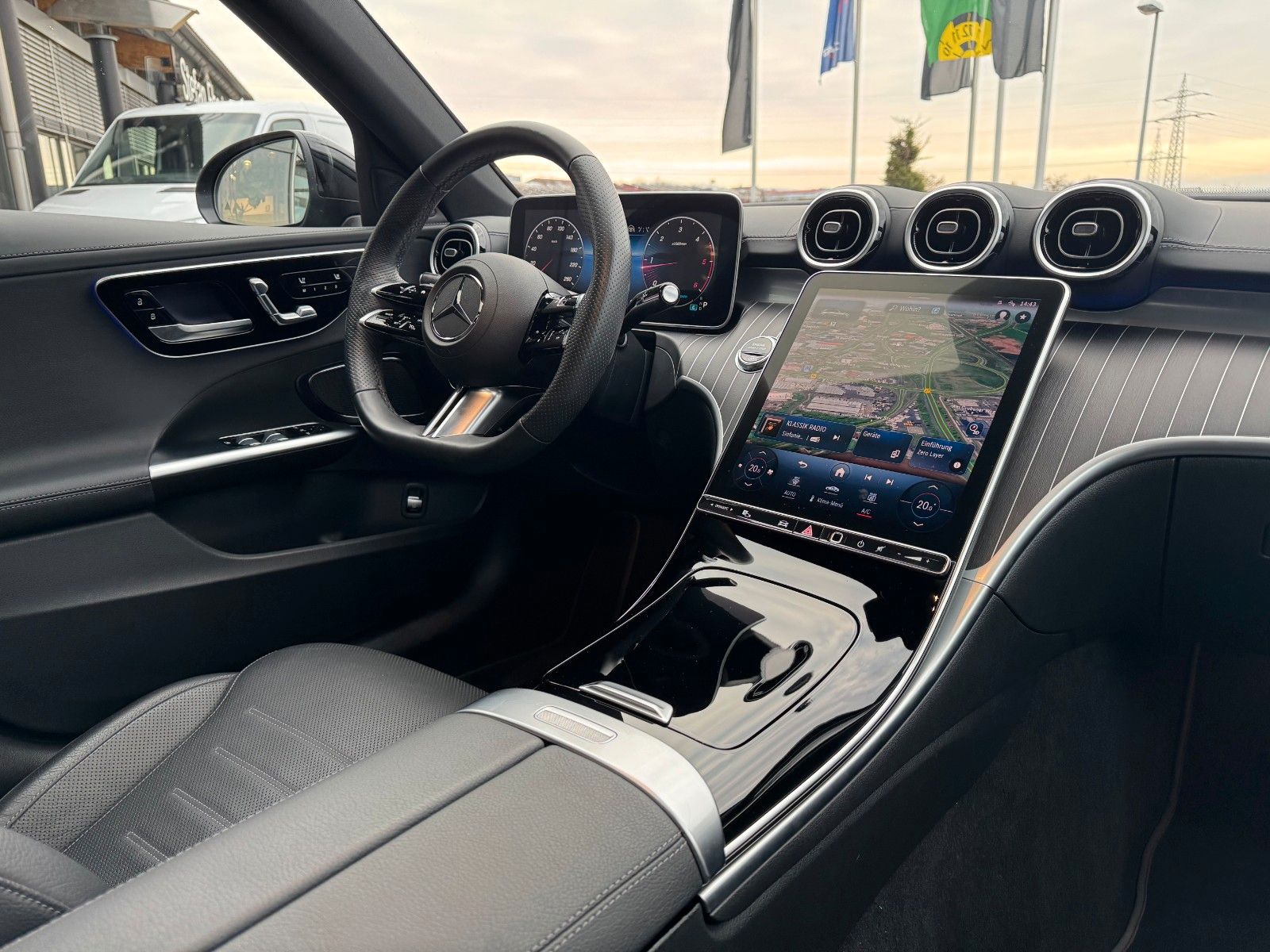 Fahrzeugabbildung Mercedes-Benz C 220d T AMG Digital+AHK+Pano+Memory+360°+SKLIMA