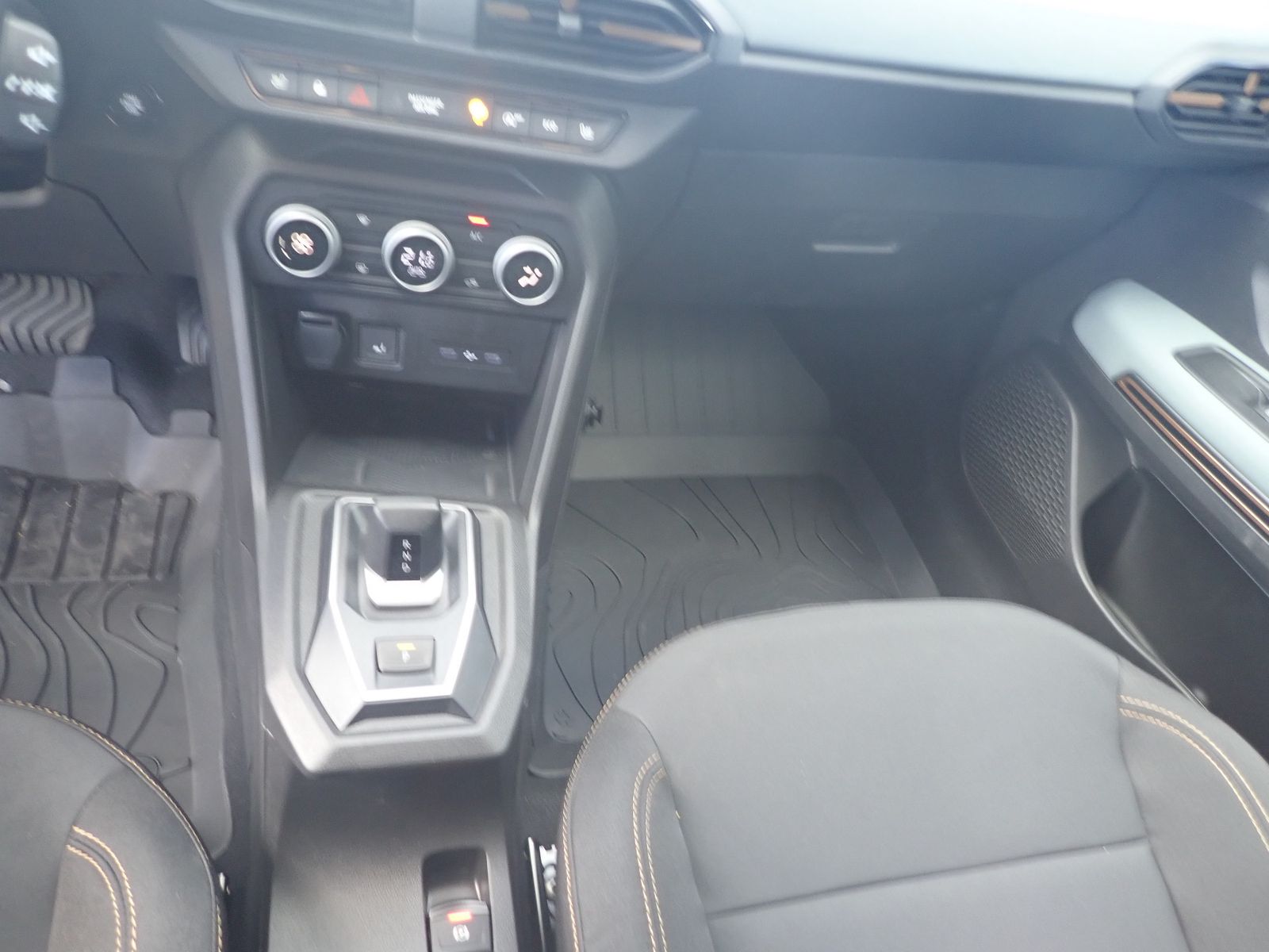 Fahrzeugabbildung Dacia Sandero Stepway Extreme Eco-G 120 auto