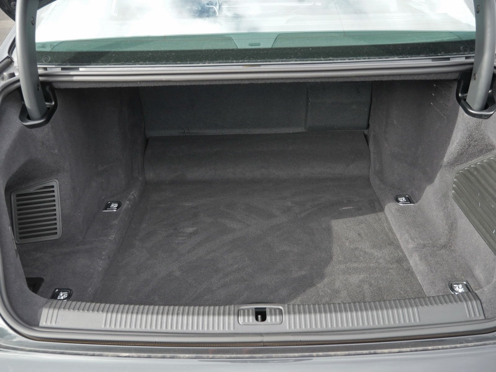 Audi A8 - Bild 23
