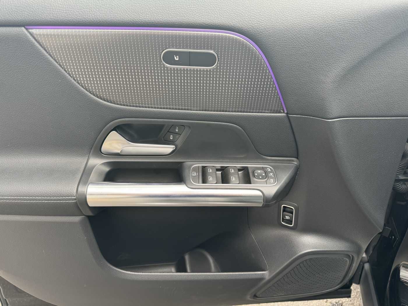 Fahrzeugabbildung Mercedes-Benz EQA 300 4Matic Progressive+RKamera LED+IHC+TOTW+