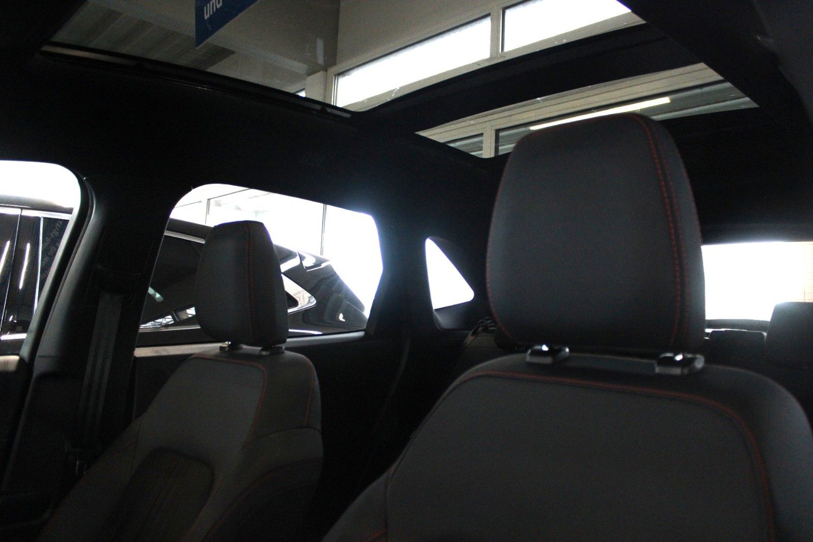 Fahrzeugabbildung Ford Kuga ST-Line X Automatik Panodach AHK Matrix LED