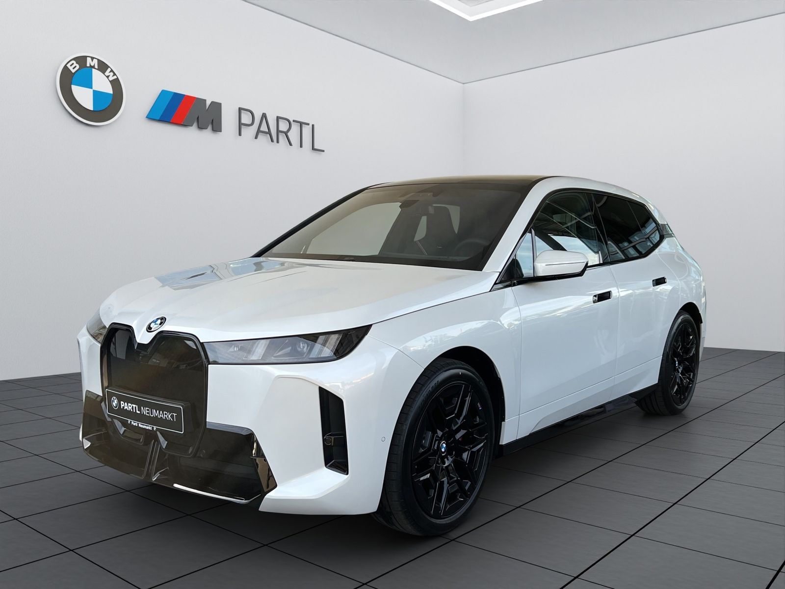 BMW iX xDrive45 M-Sport Pro PANO AHK DA-Prof. adapLE