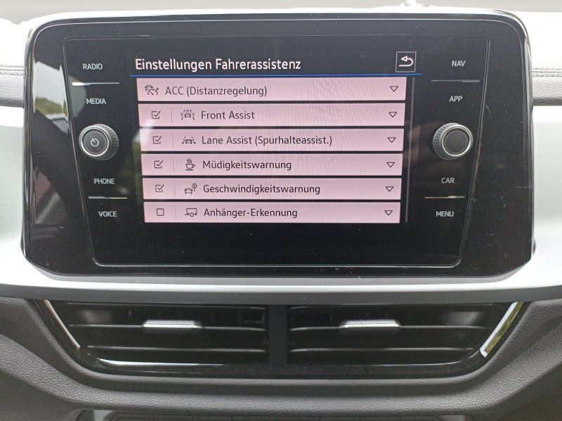 Fahrzeugabbildung Volkswagen T-Roc 1.5 TSI DSG Life