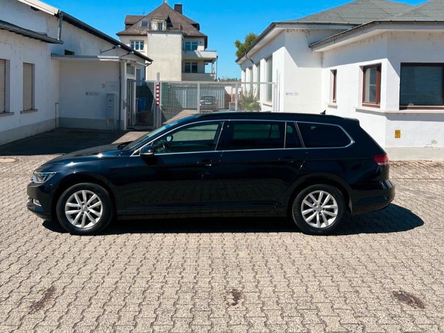 Volkswagen Passat Variant*MASSAGE*8FACH*KAMERA*NAVI*1HAND