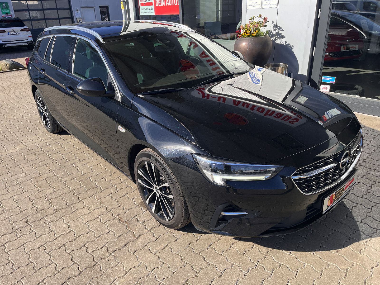 Fahrzeugabbildung Opel Insignia B Sports Tourer Elegance 2.0 Turbo Aut.