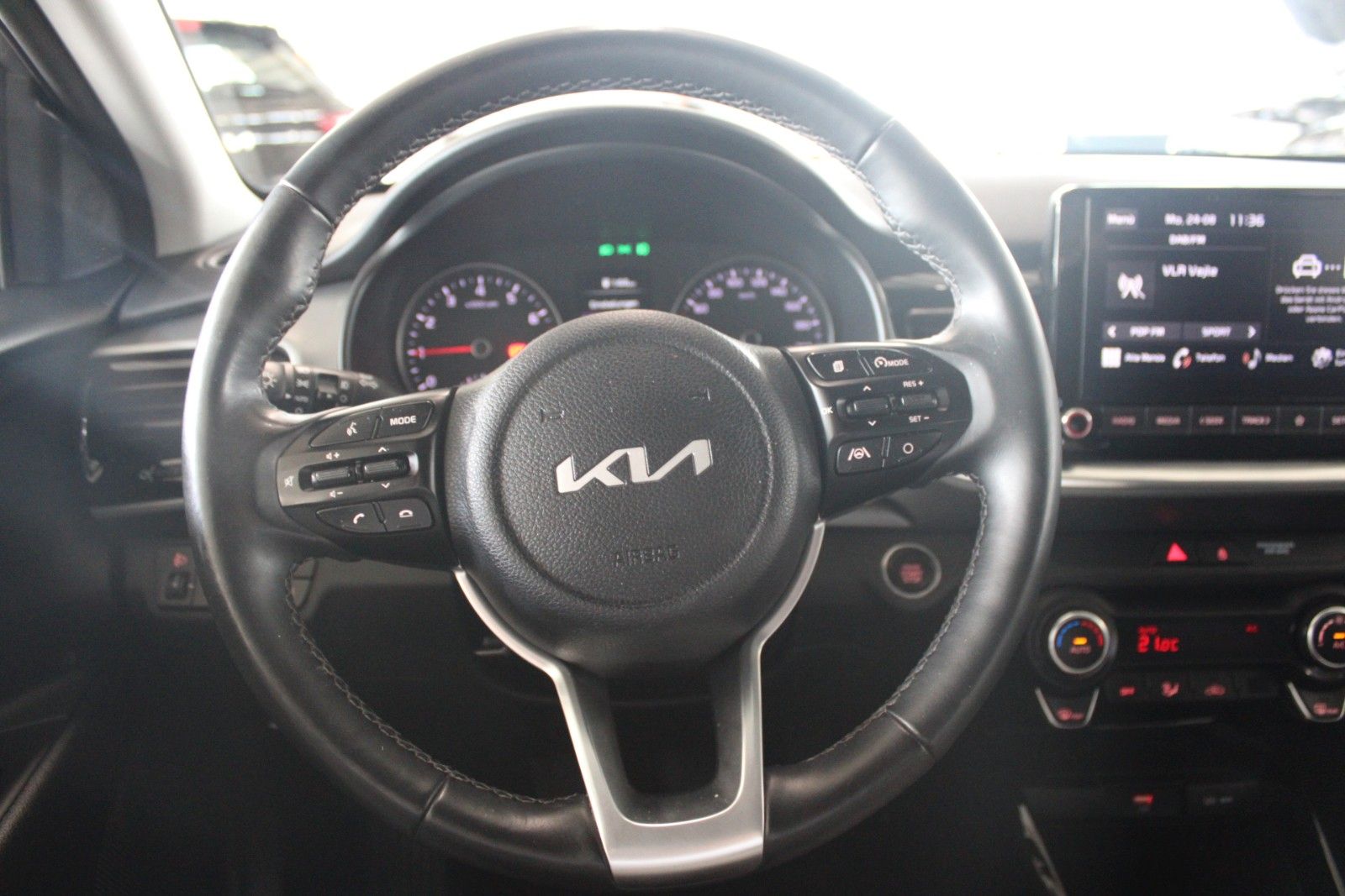 Fahrzeugabbildung Kia Stonic KLIMAAUTO Kamera PDC DAB SHZ LHZ 1.Hand
