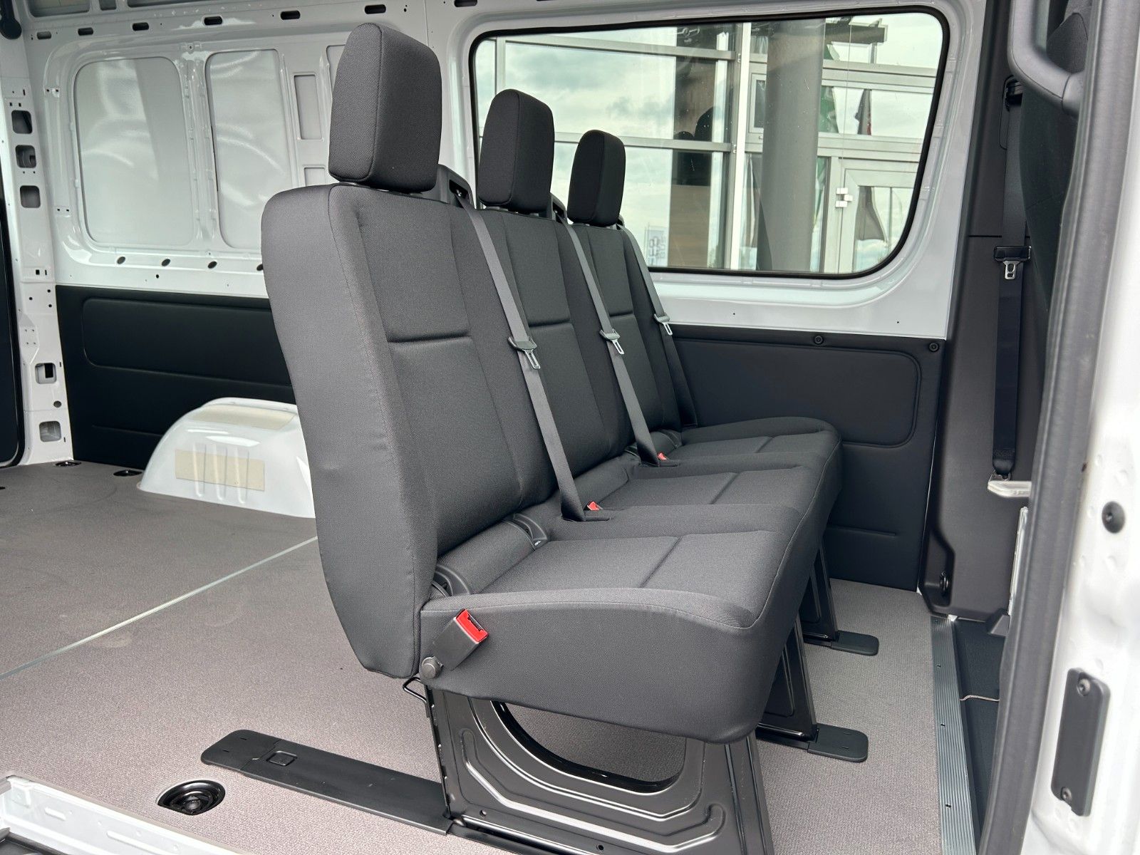 Fahrzeugabbildung Mercedes-Benz Sprinter 317 CDI DoKa/Mixto Stdheiz AHK Kamera