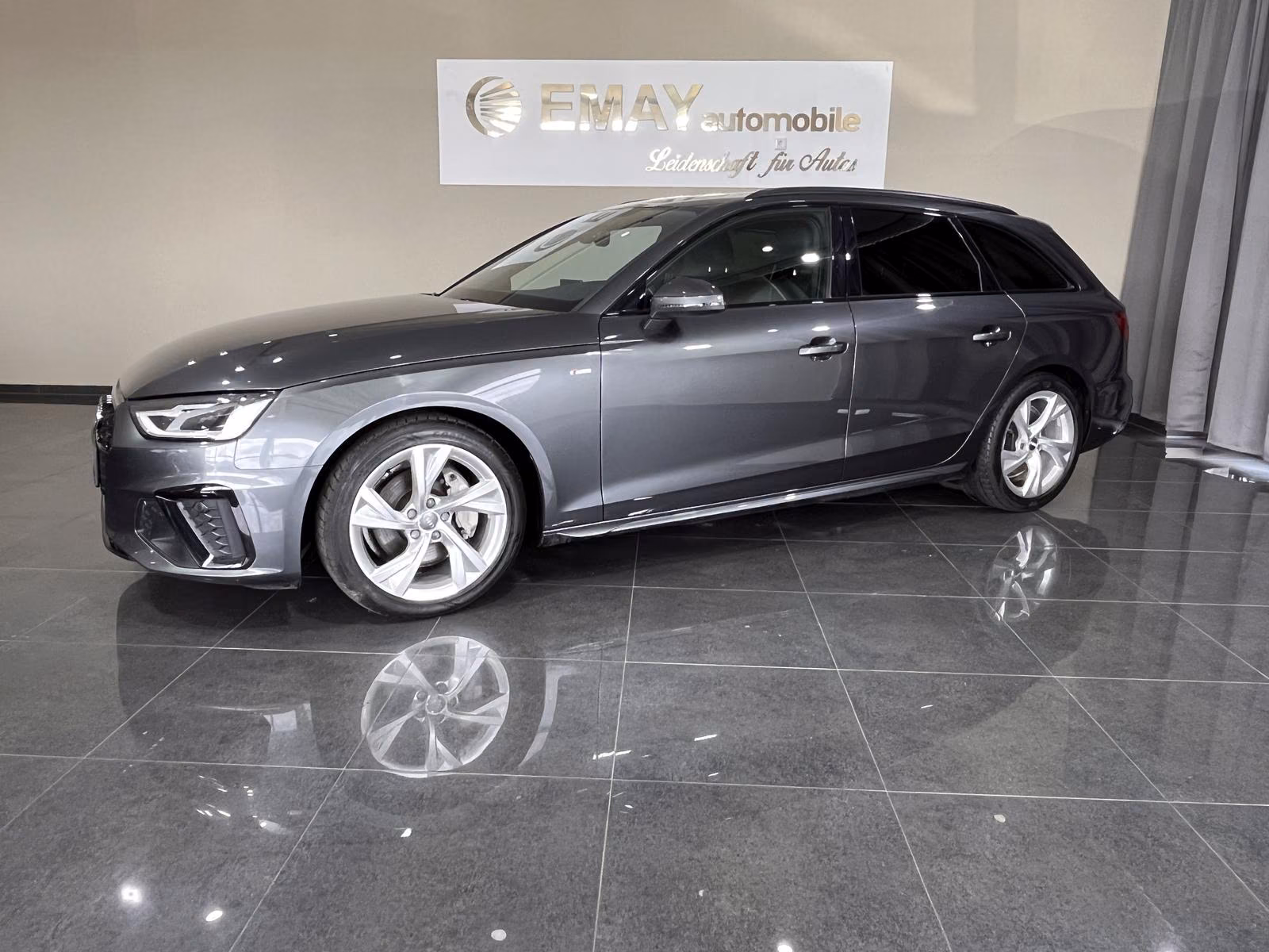 Audi A4 40 TFSI S line /Navi/LED/Leder/