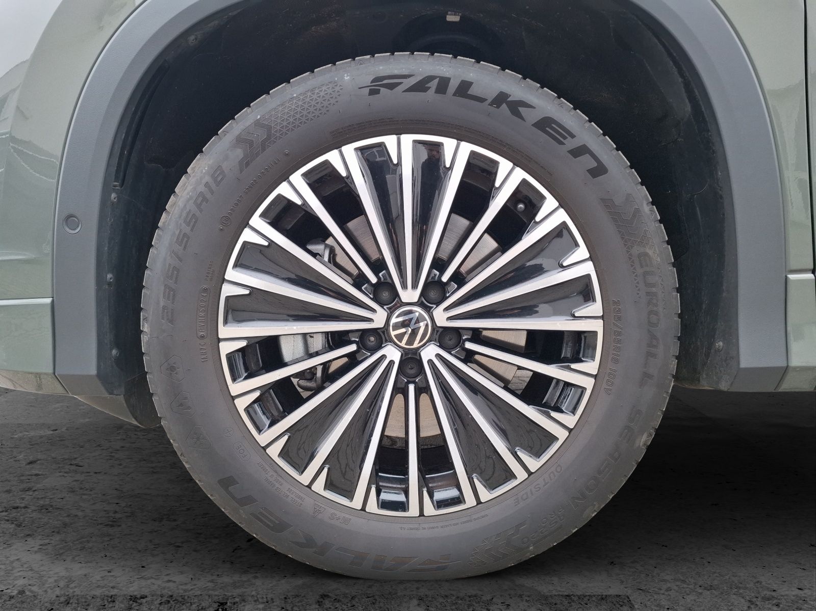 Fahrzeugabbildung Volkswagen Tayron TDI Life DSG 4M LED AHK Navi HUD AID ACC