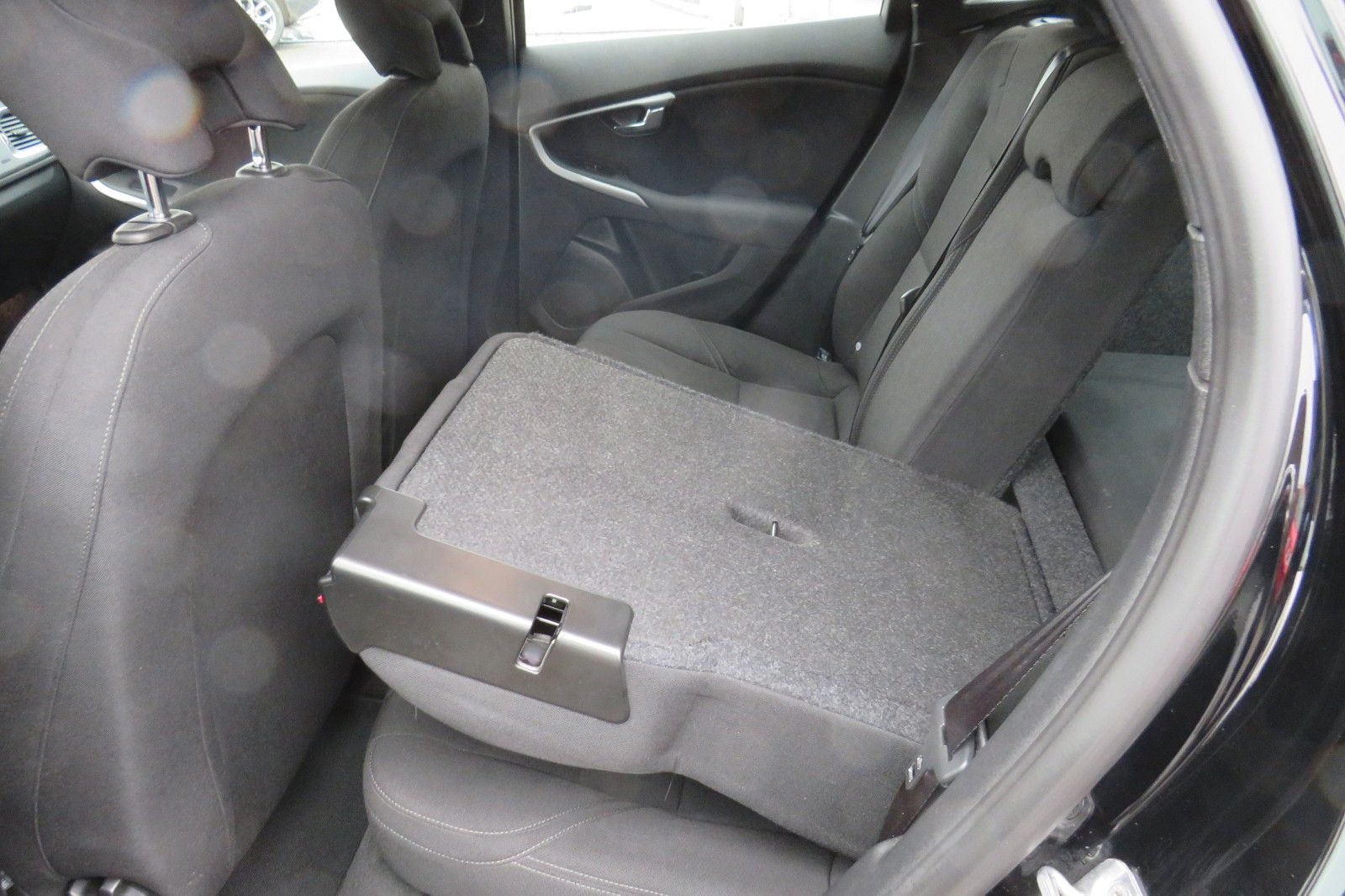 Fahrzeugabbildung Volvo V40 Kinetic NAVI TELVOR KLIMATRONIC 8-FACH ALU